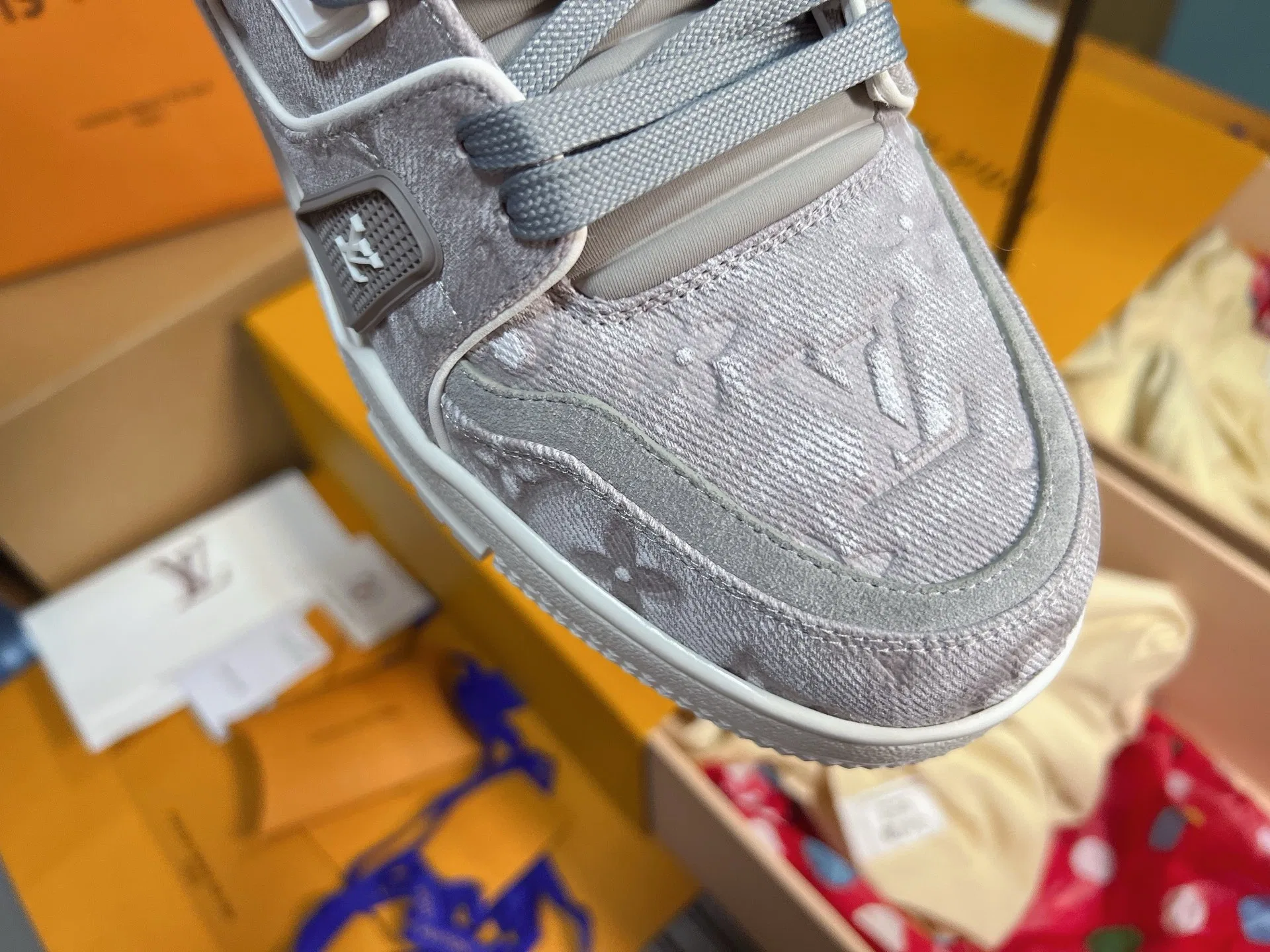 LV 27FW QVUSQNN 064 스니커즈 36