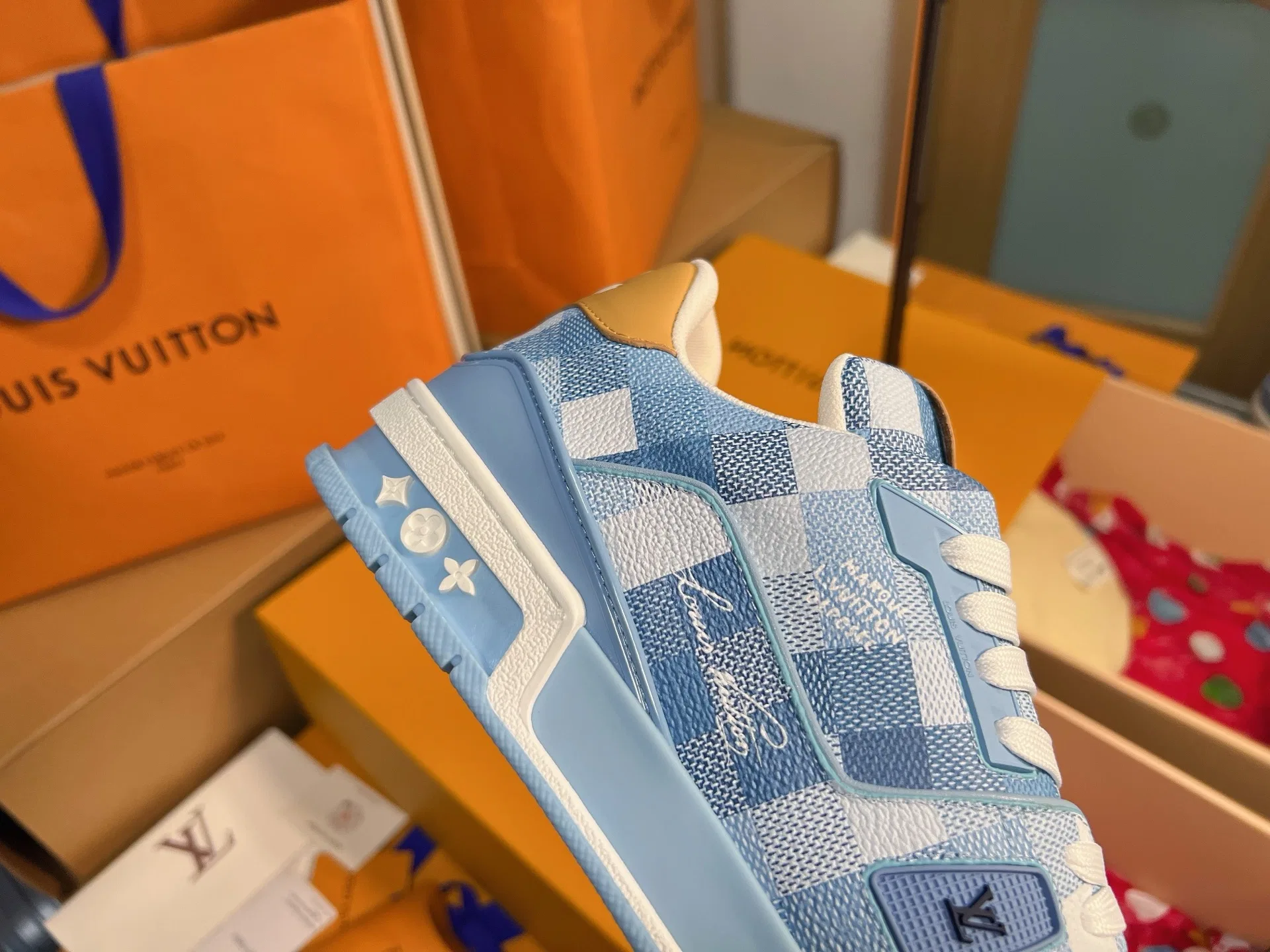 LV 27FW QVUSQNN 065 스니커즈 7