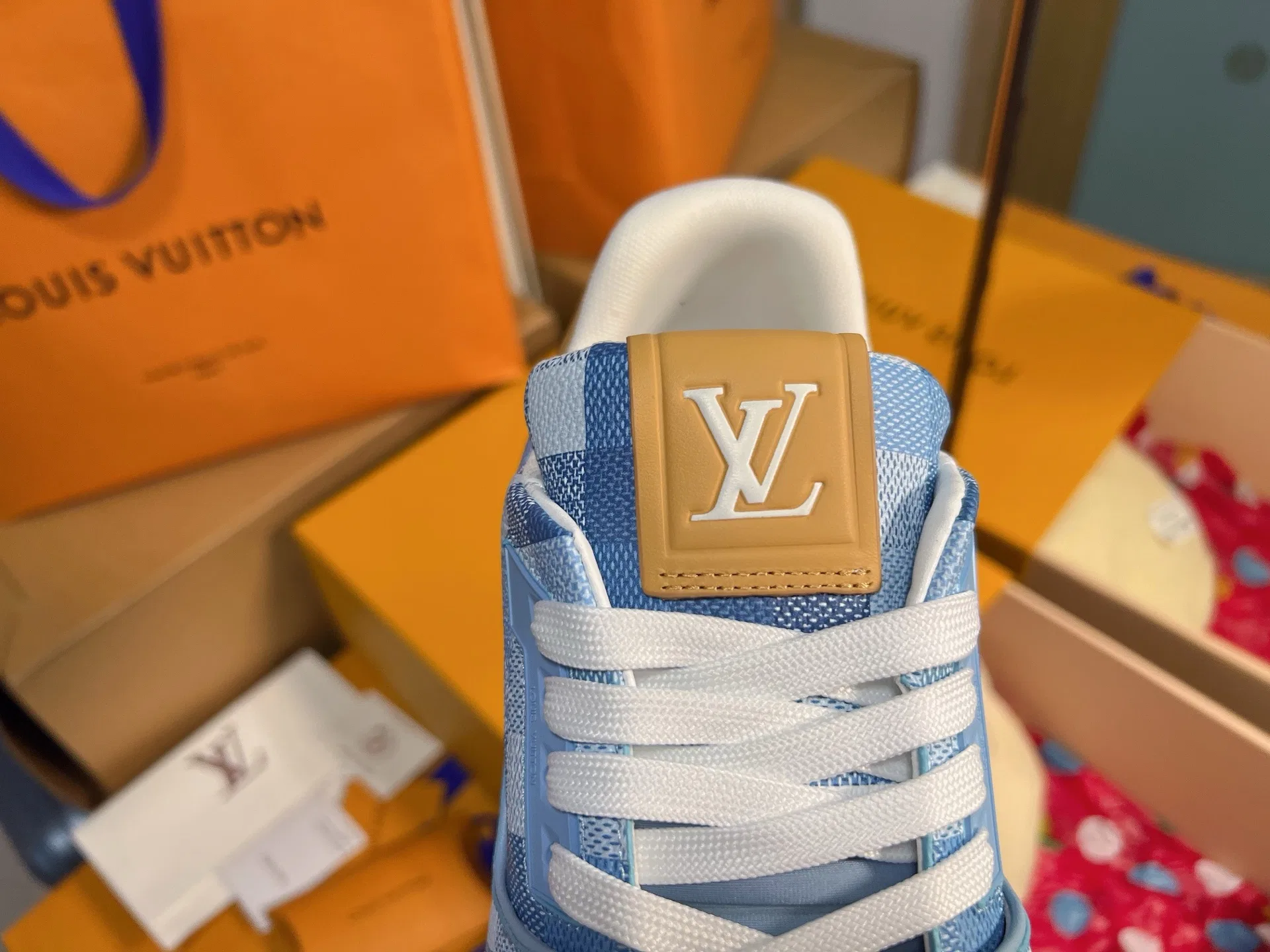 LV 27FW QVUSQNN 065 스니커즈 8
