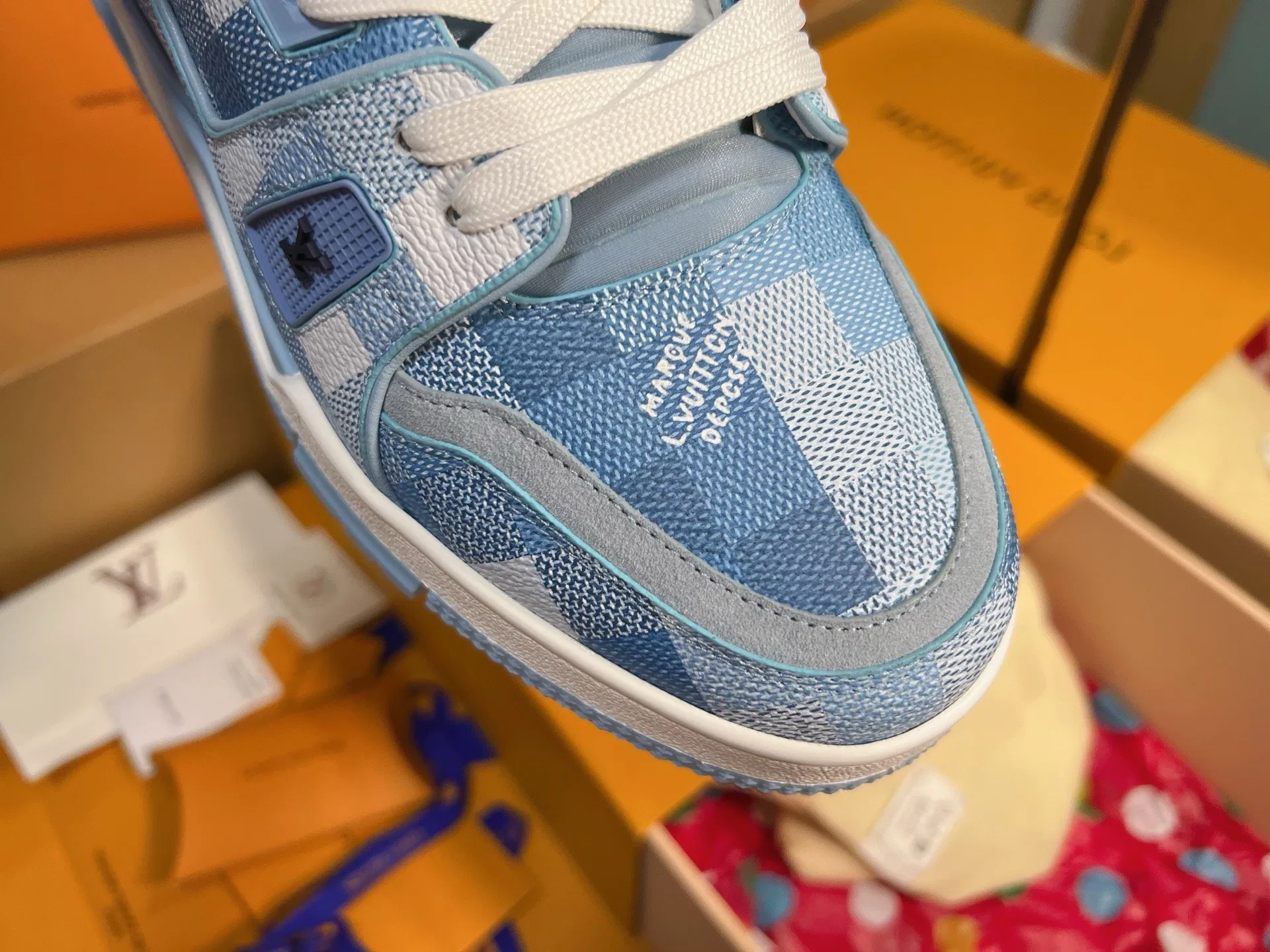 LV 27FW QVUSQNN 065 스니커즈 9