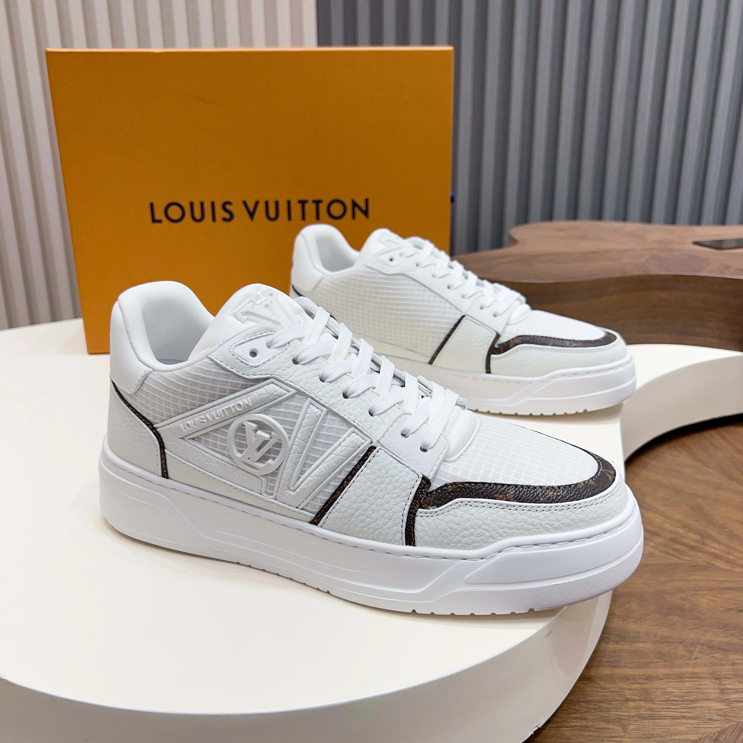LV 27FW QVUSQNN 067 스니커즈 9