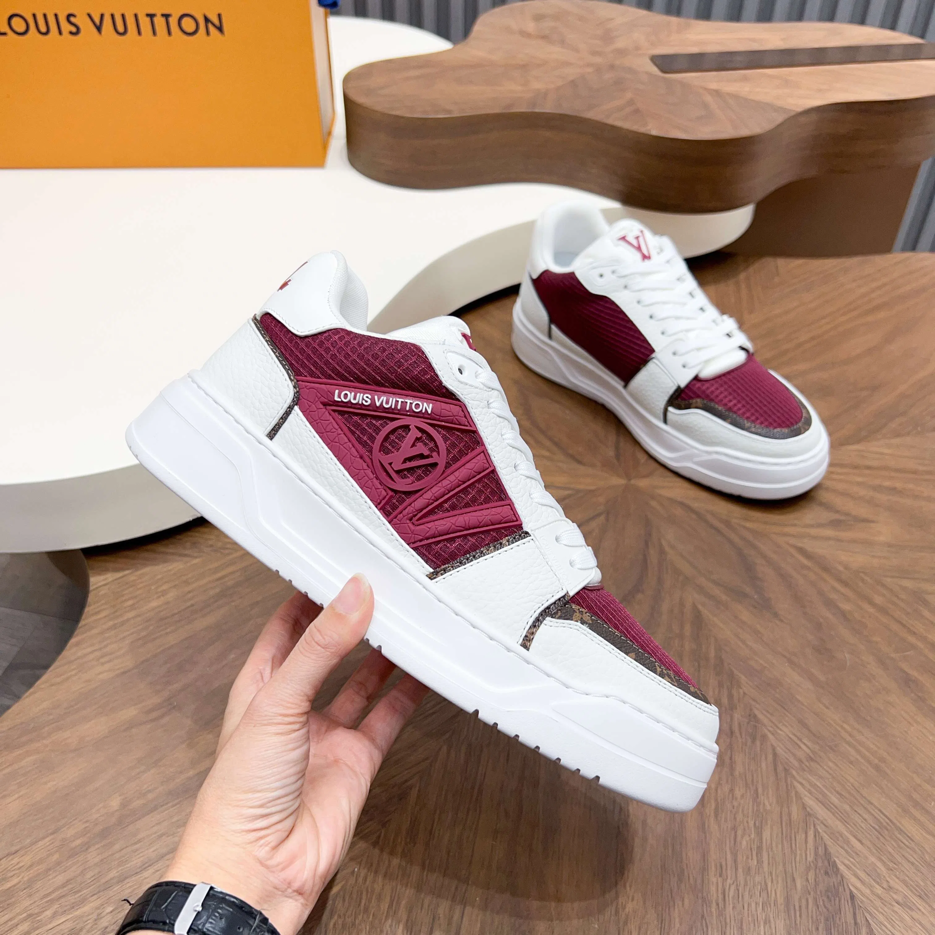 LV 27FW QVUSQNN 067 스니커즈 11