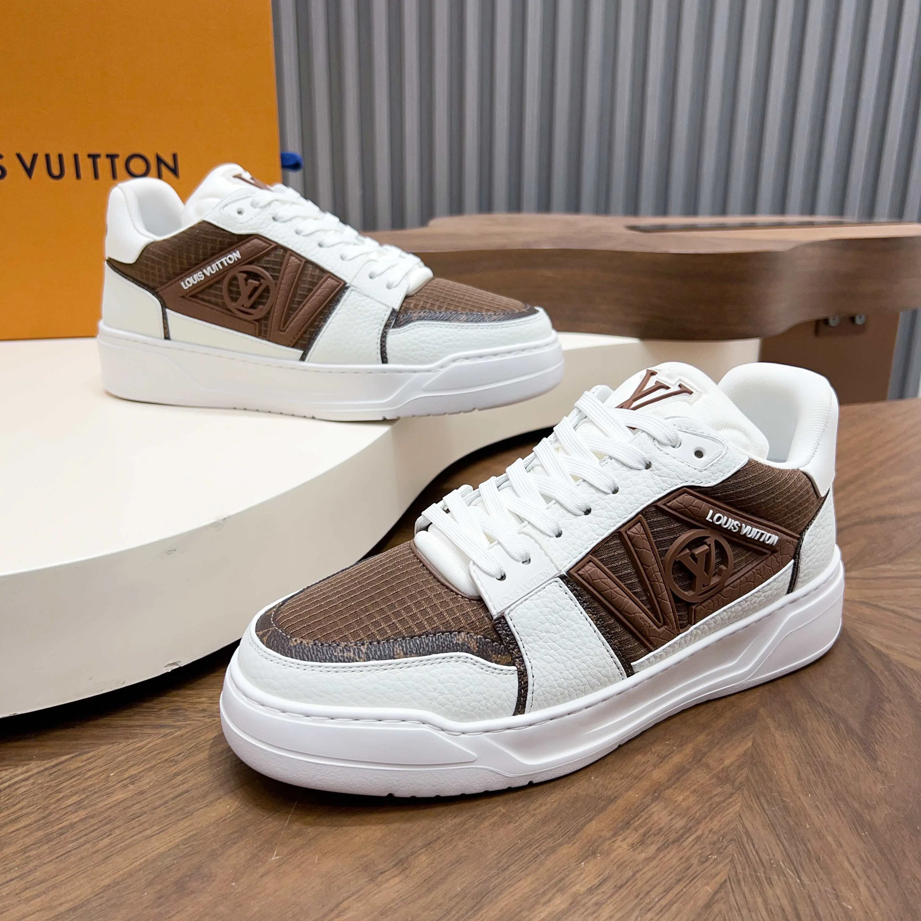 LV 27FW QVUSQNN 067 스니커즈 19