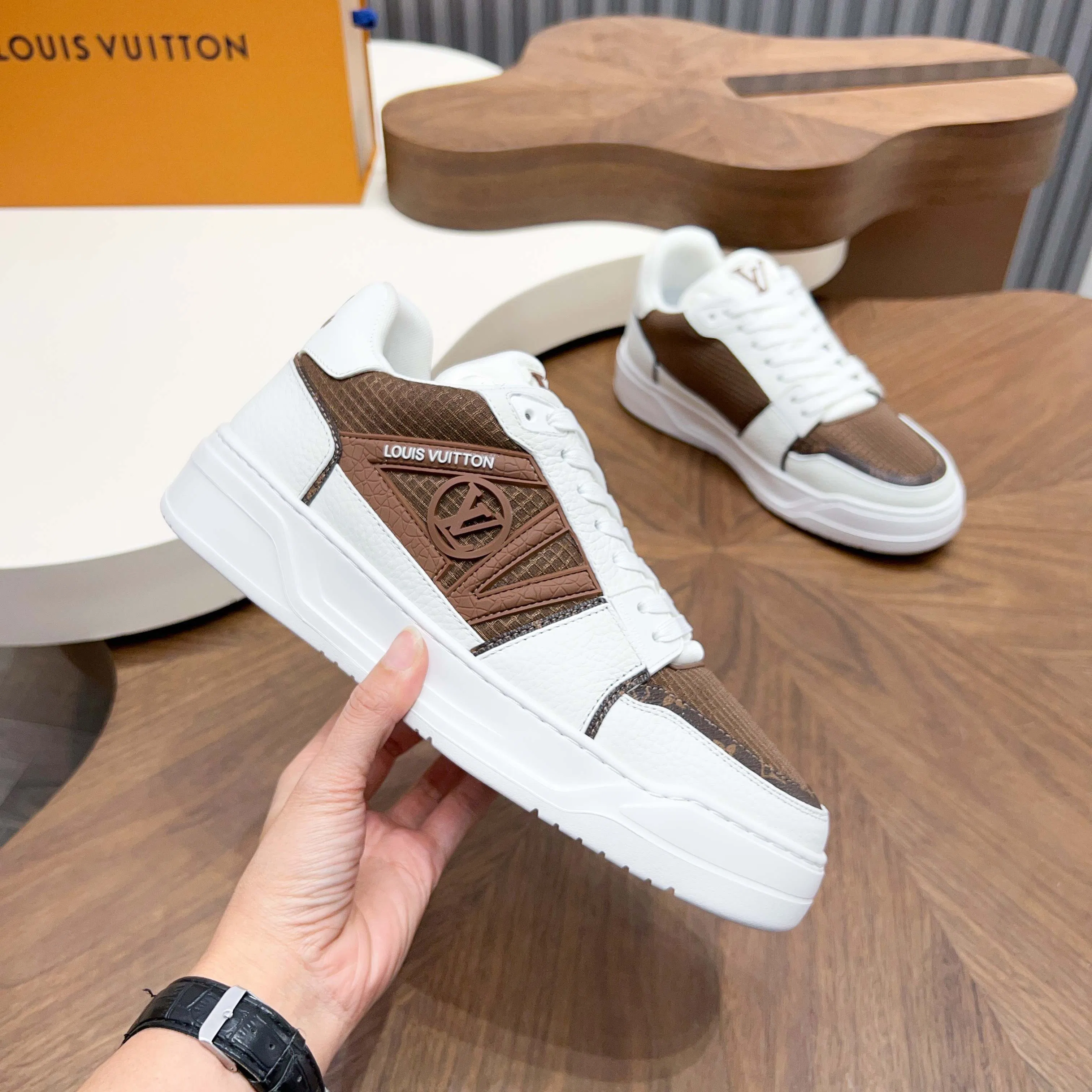 LV 27FW QVUSQNN 067 스니커즈 20