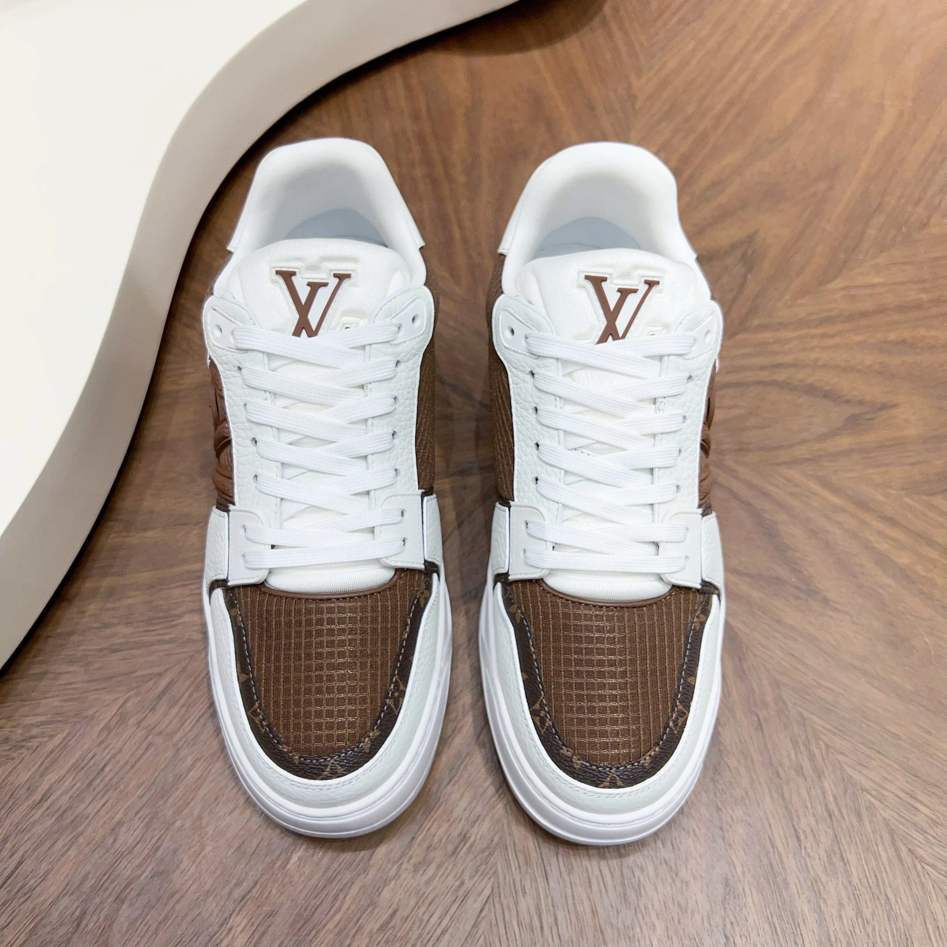 LV 27FW QVUSQNN 067 스니커즈 21
