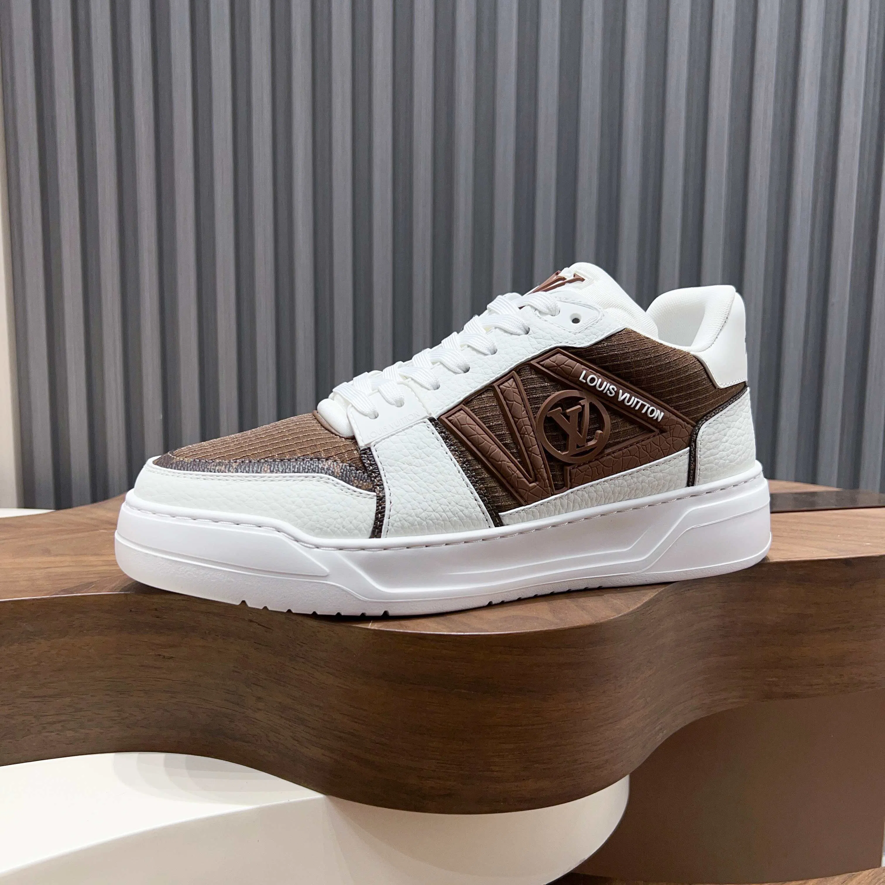 LV 27FW QVUSQNN 067 스니커즈 22