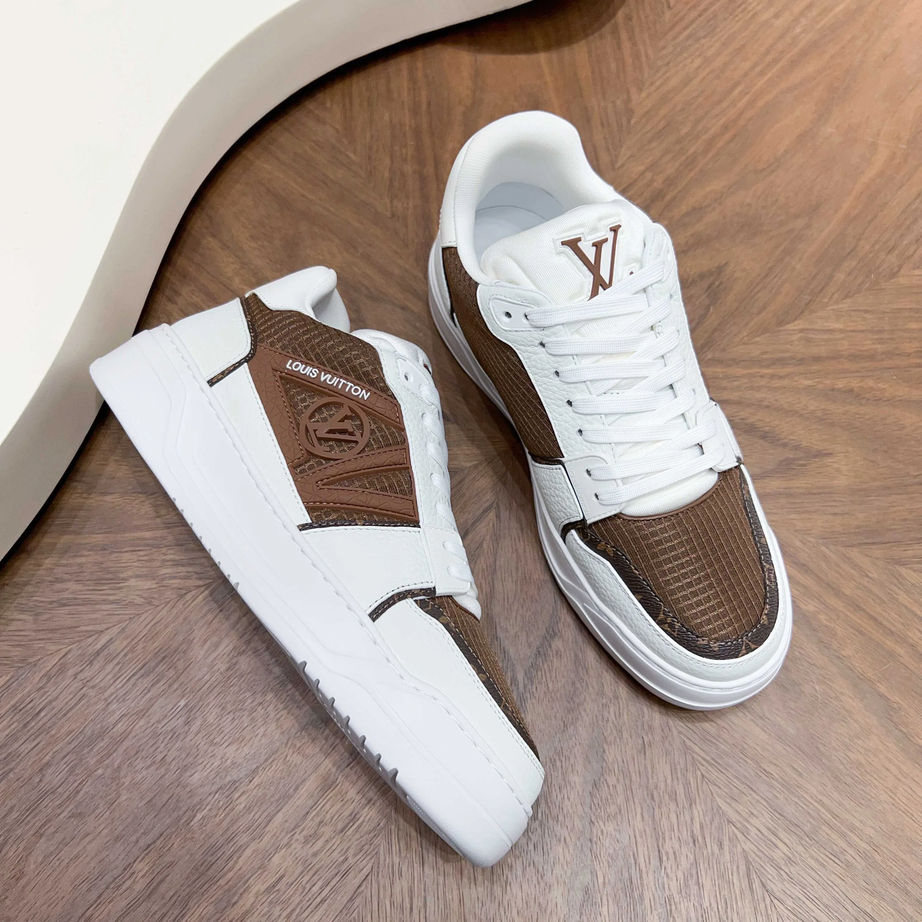 LV 27FW QVUSQNN 067 스니커즈 25