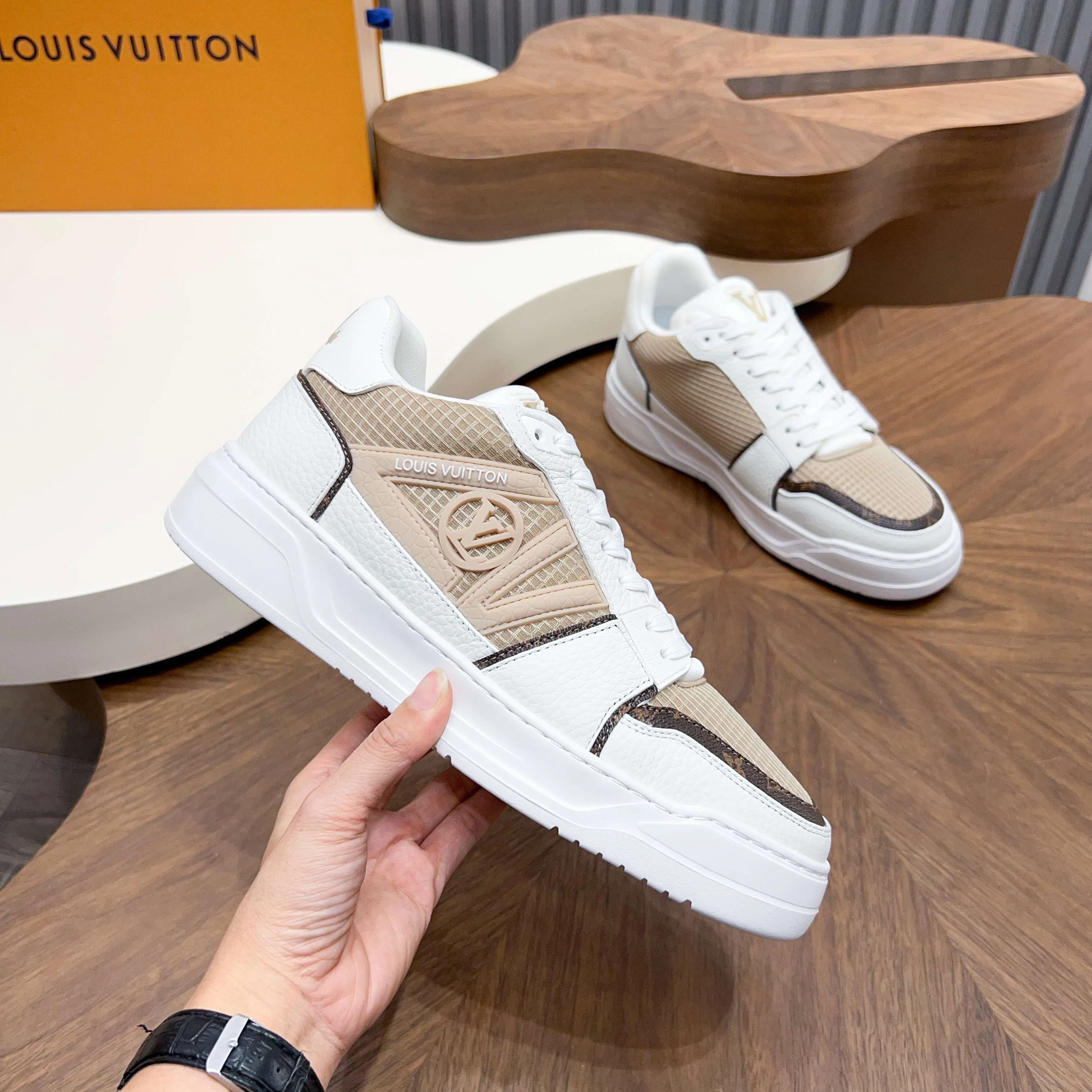 LV 27FW QVUSQNN 067 스니커즈 29