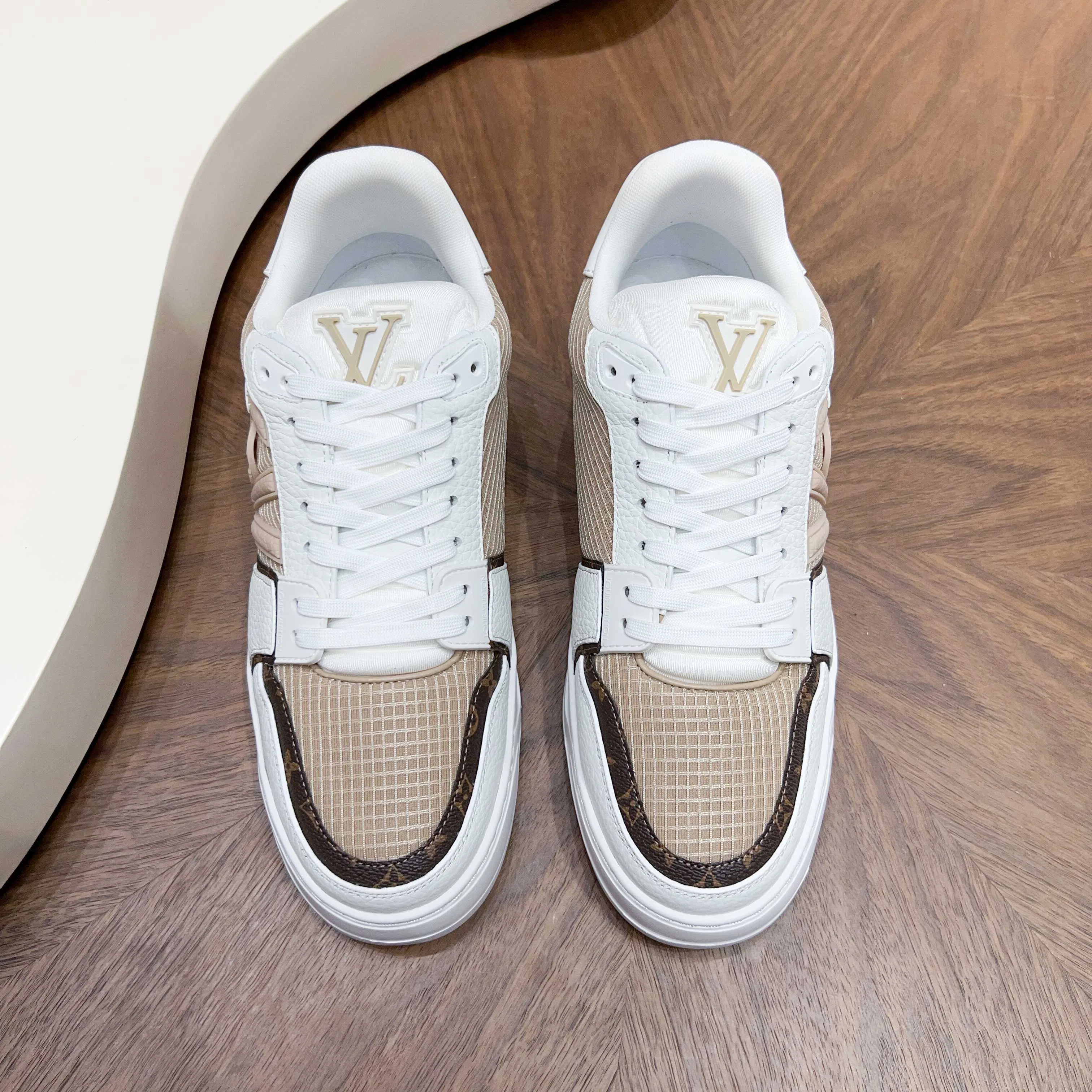 LV 27FW QVUSQNN 067 스니커즈 30