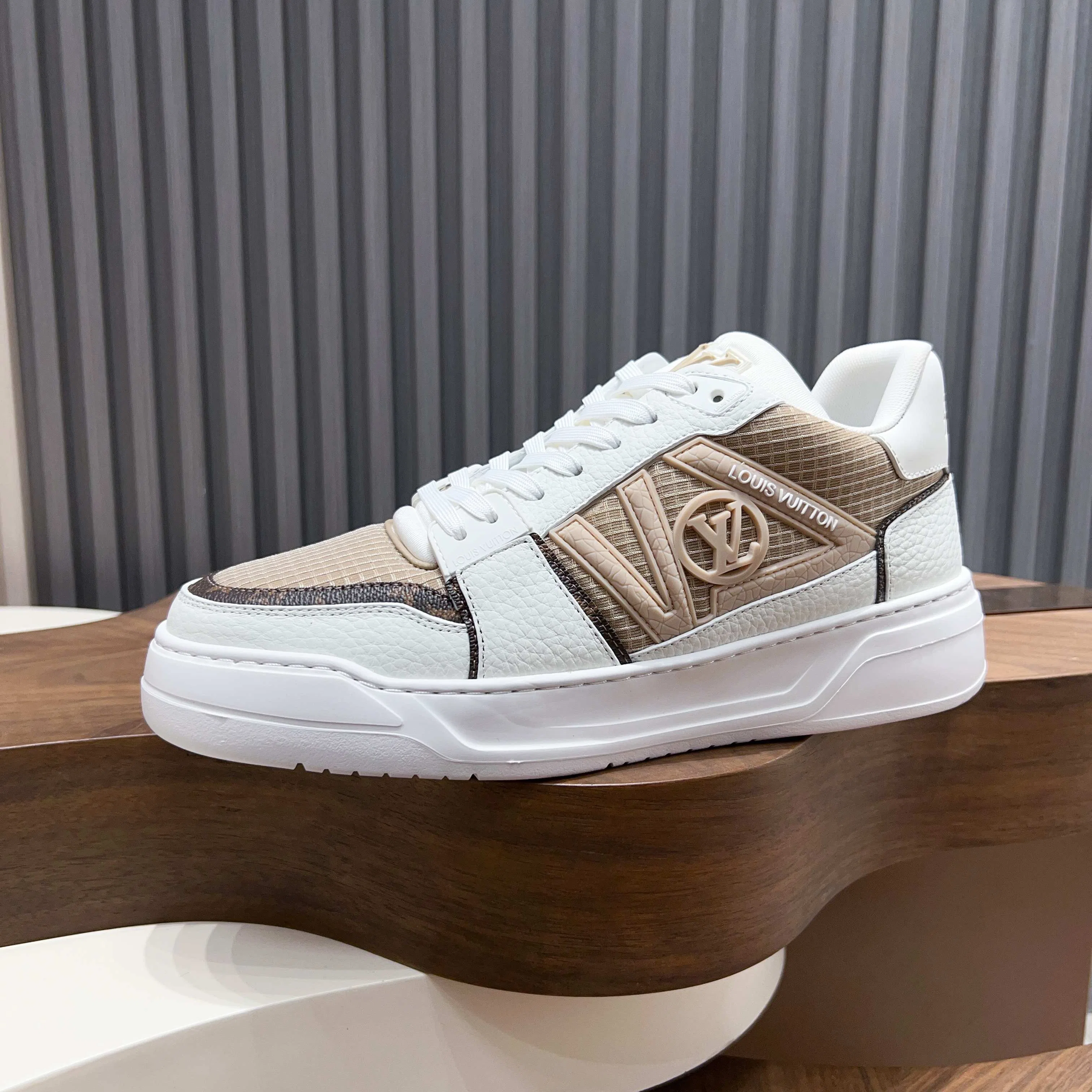LV 27FW QVUSQNN 067 스니커즈 31