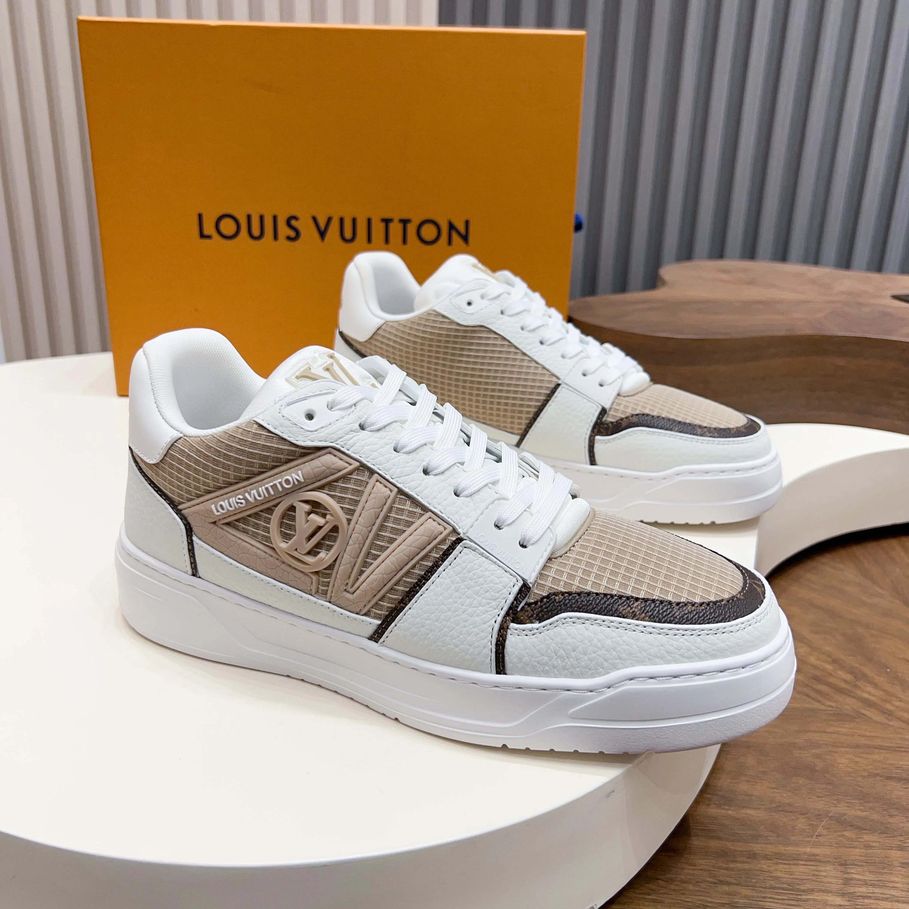 LV 27FW QVUSQNN 067 스니커즈 36