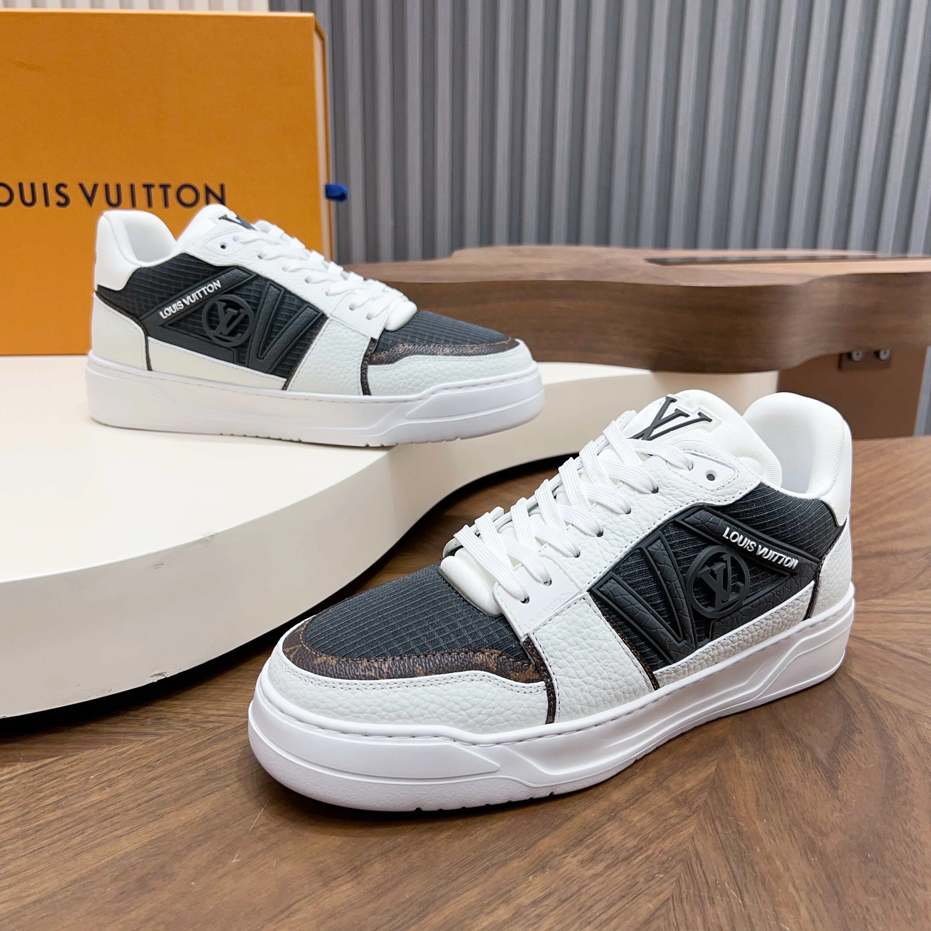LV 27FW QVUSQNN 067 스니커즈 37