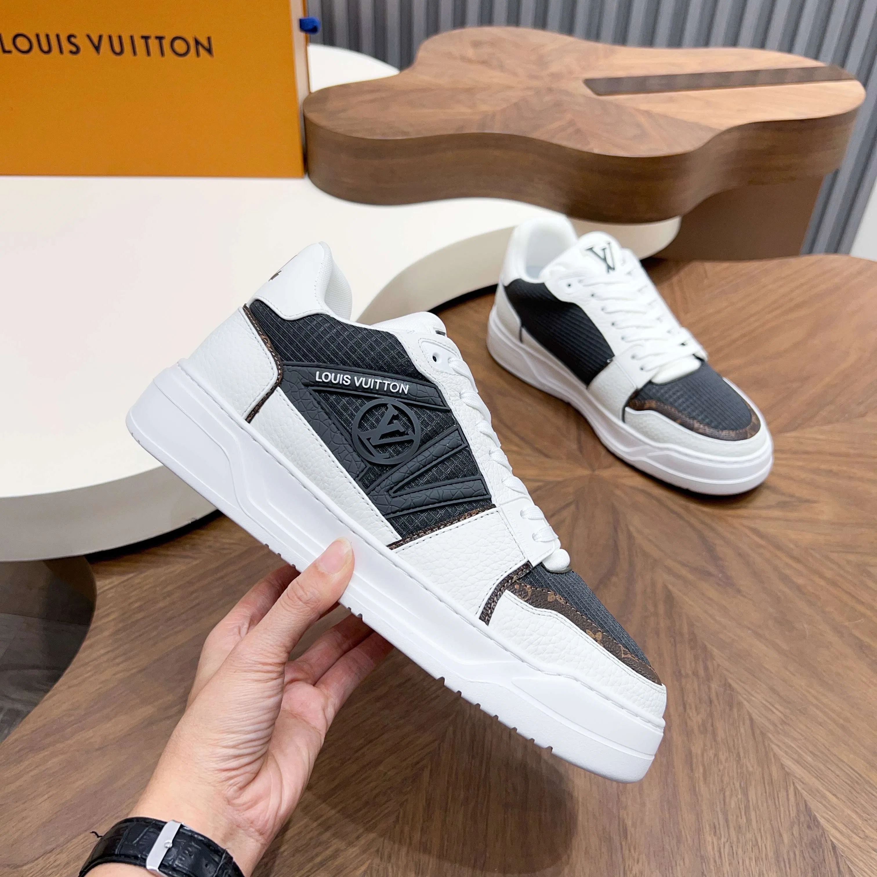 LV 27FW QVUSQNN 067 스니커즈 38