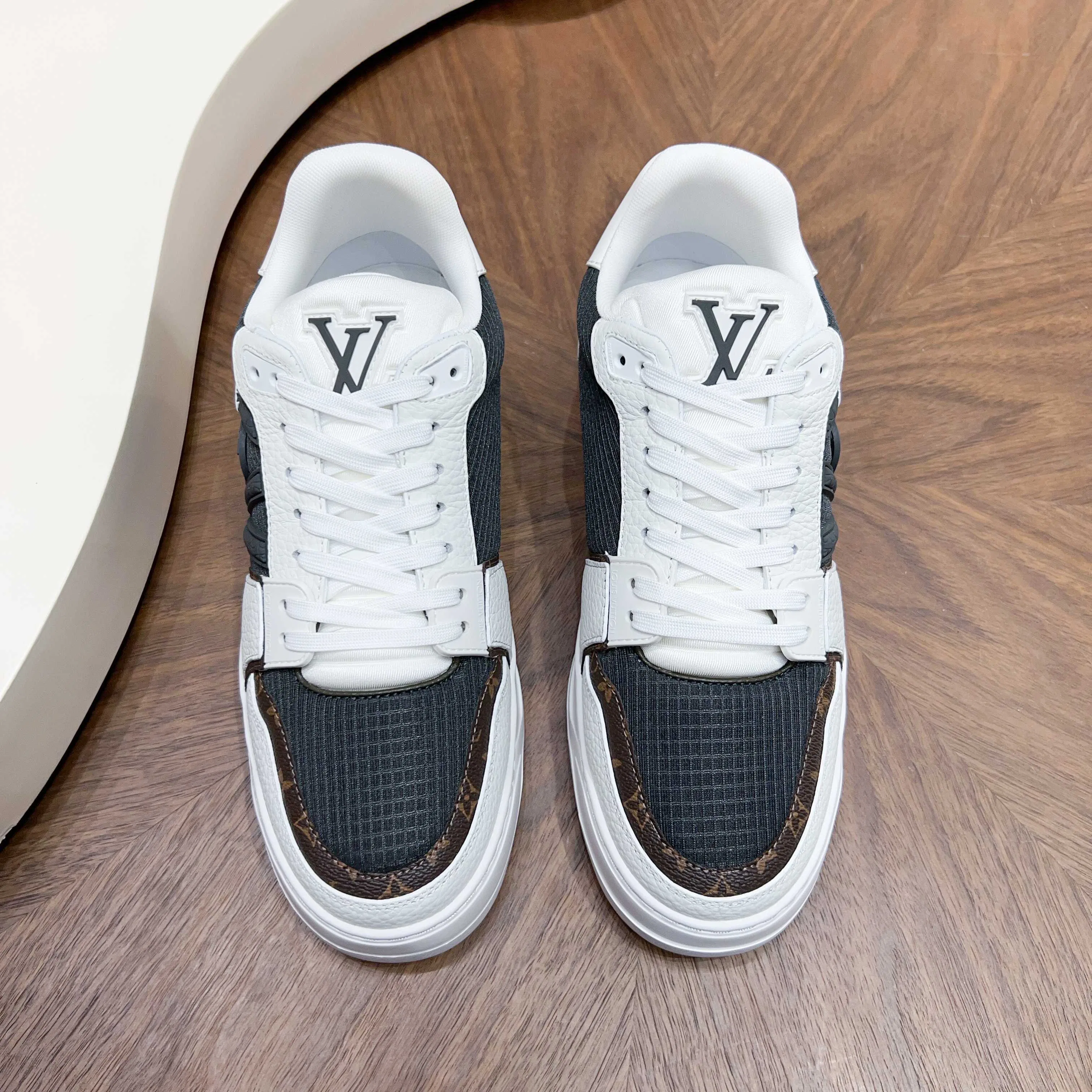 LV 27FW QVUSQNN 067 스니커즈 39