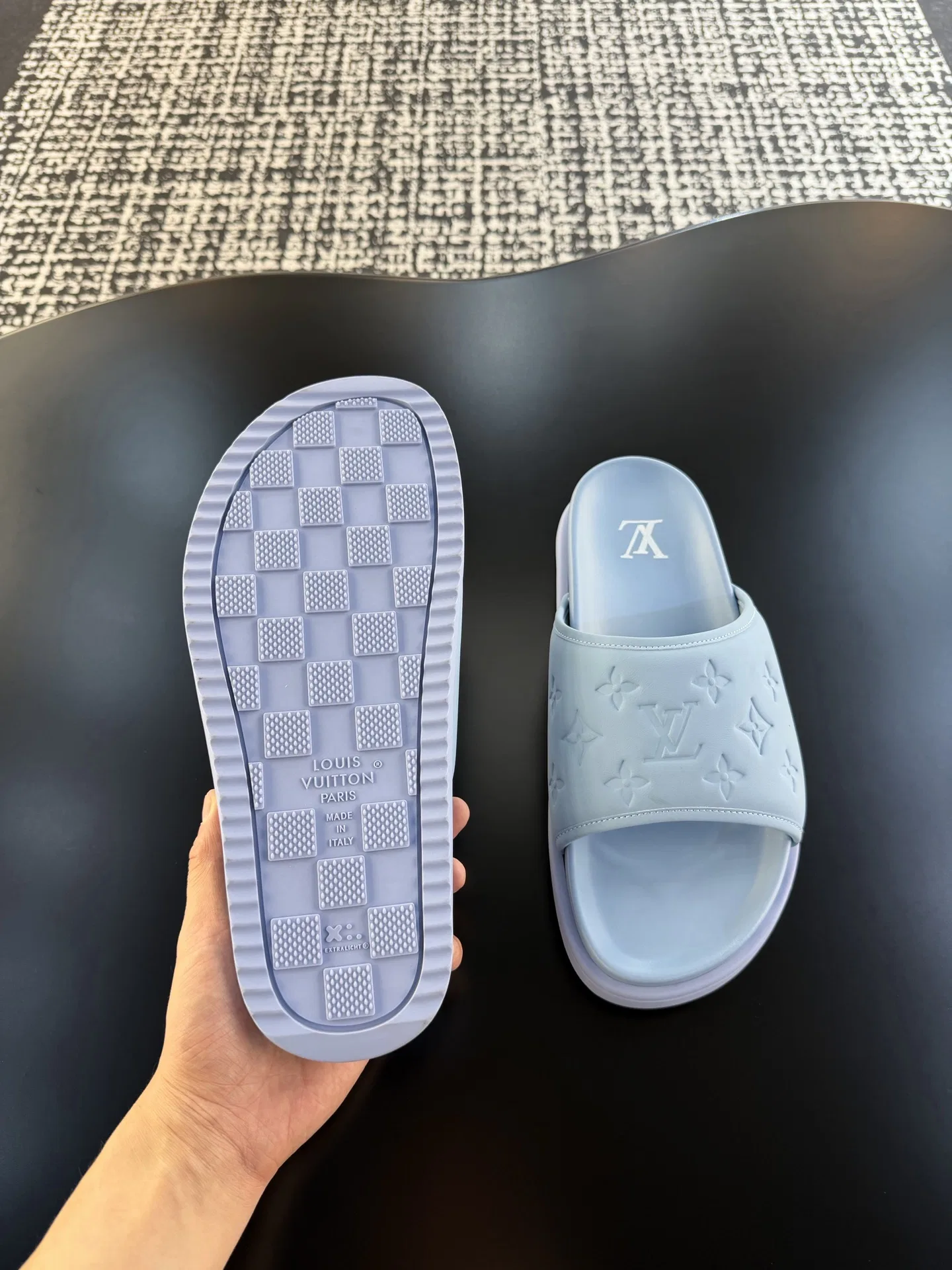 LV 27FW QVUSQNN 068 슬리퍼 20