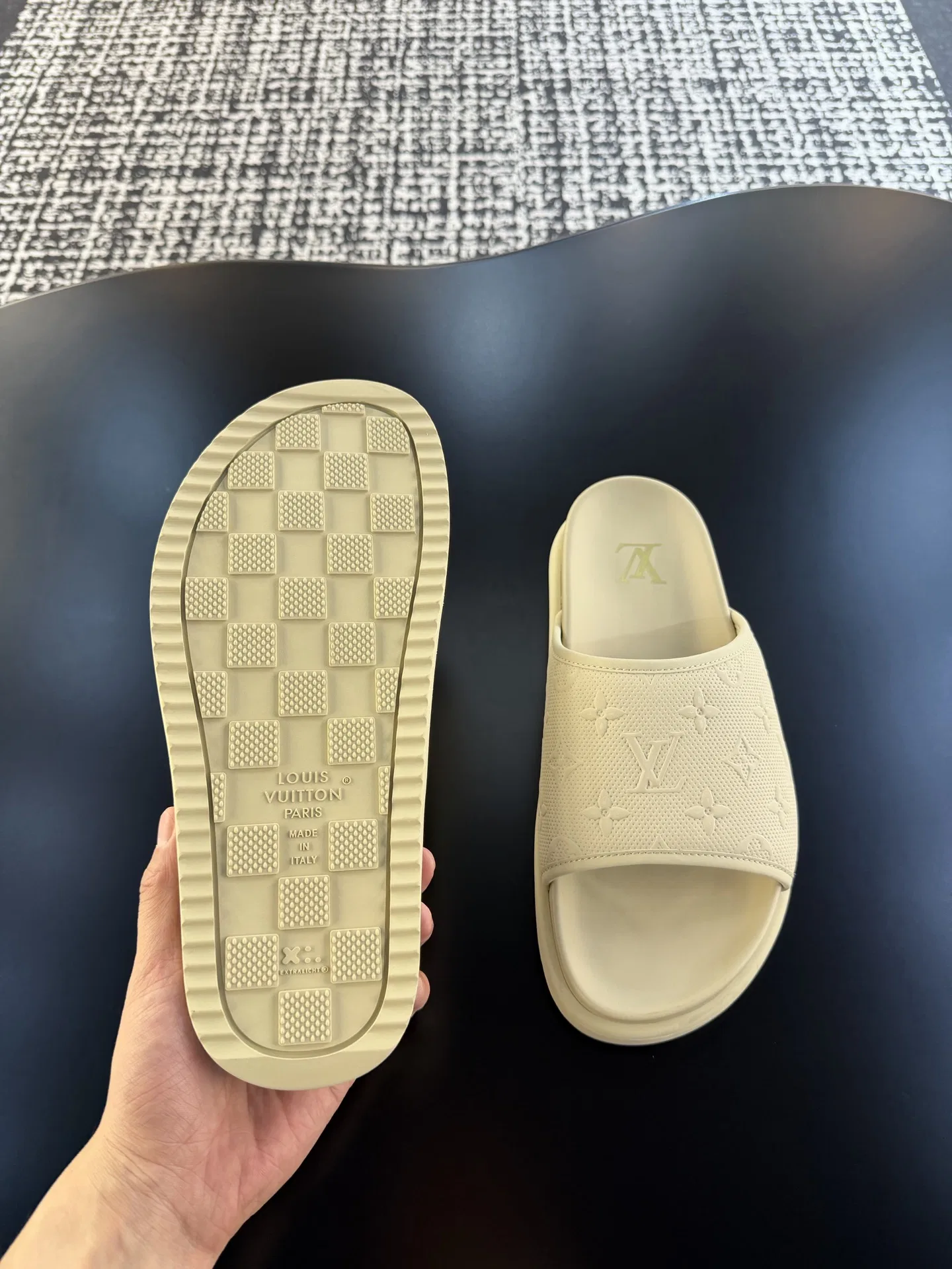 LV 27FW QVUSQNN 068 슬리퍼 61