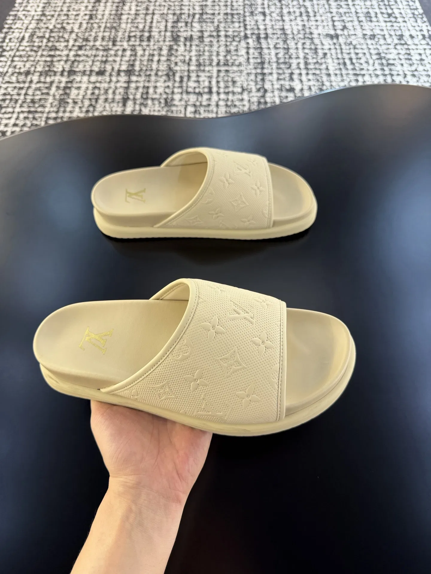 LV 27FW QVUSQNN 068 슬리퍼 62