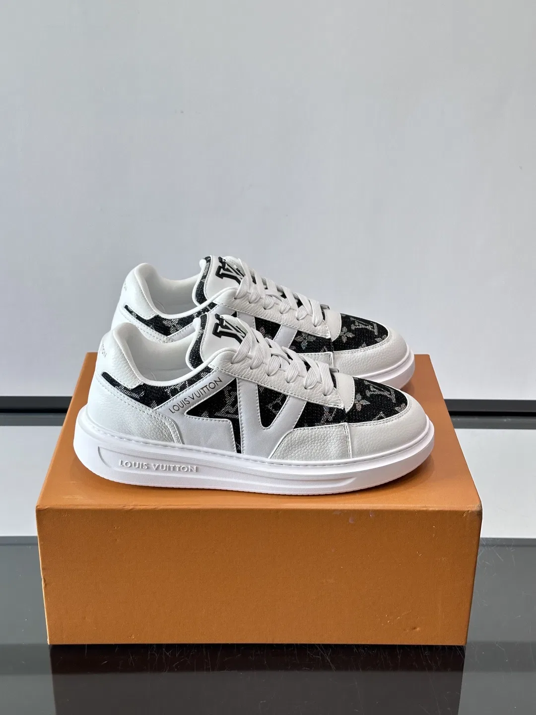 LV 27FW QVUSQNN 069 스니커즈 10