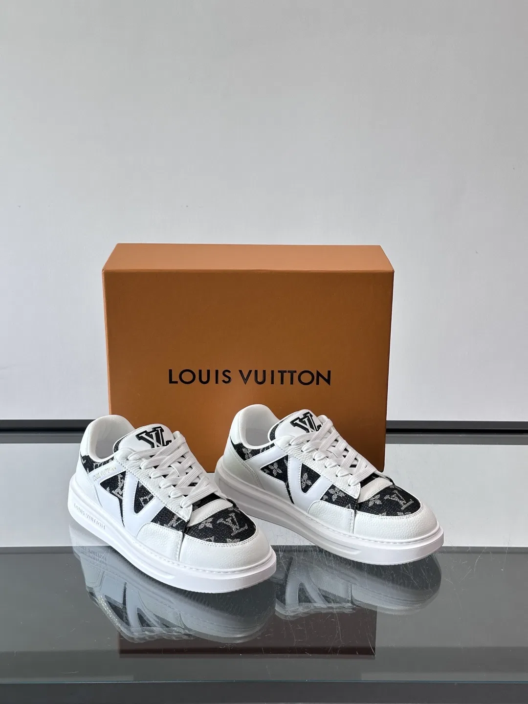 LV 27FW QVUSQNN 069 스니커즈 14