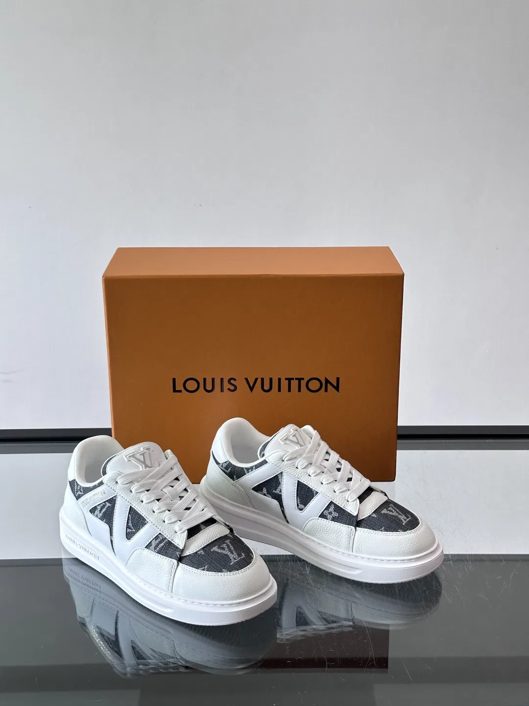 LV 27FW QVUSQNN 069 스니커즈 23