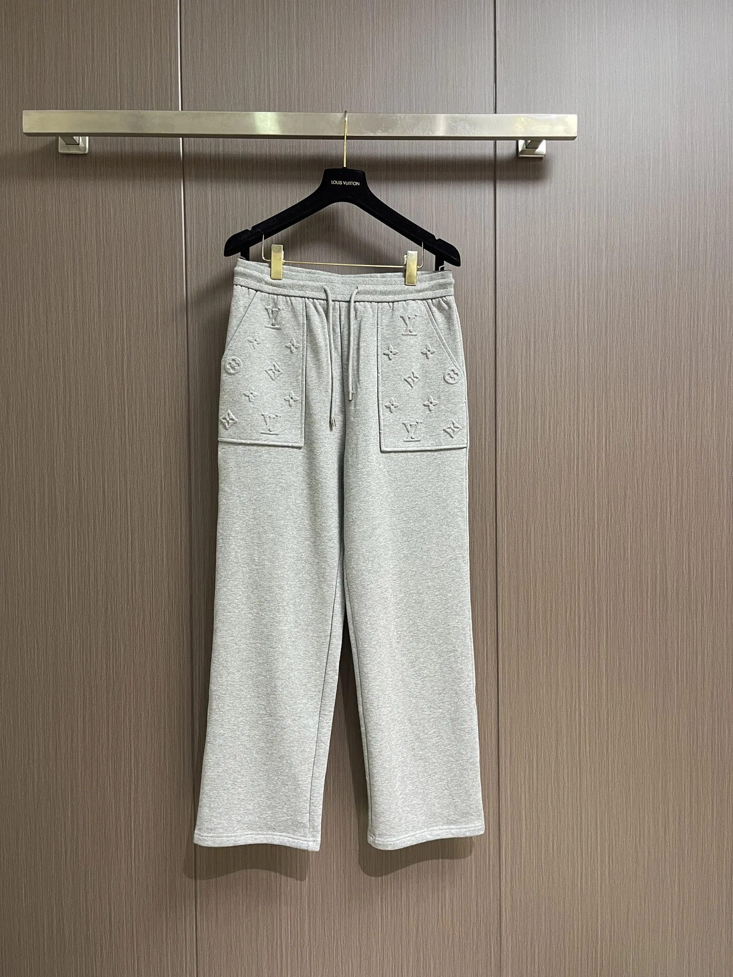 LV 27FW QVUSQNN 075 스웻팬츠 9