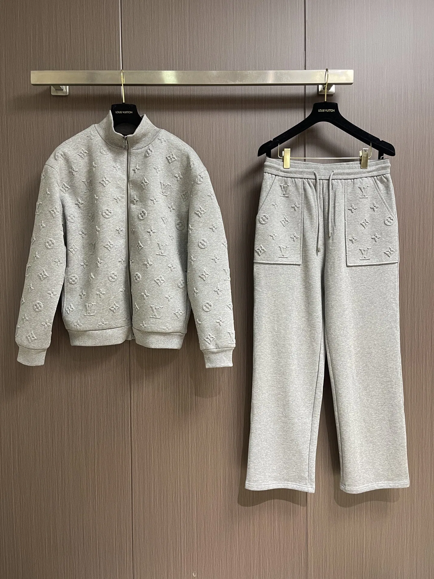 LV 27FW QVUSQNN 075 스웻팬츠 11