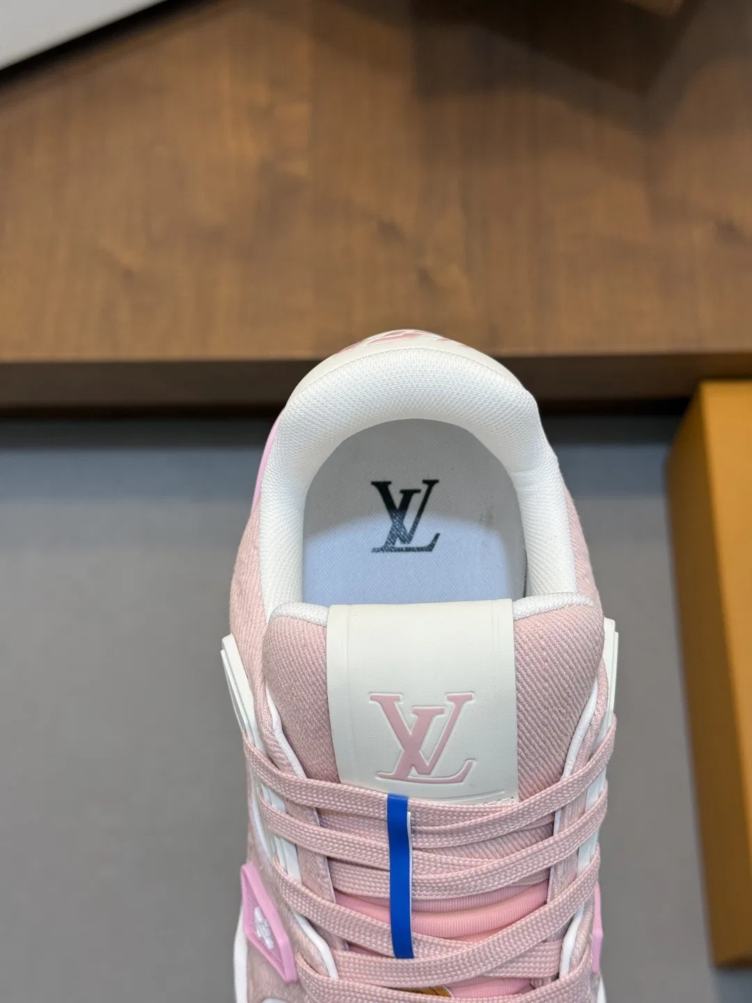 LV 27FW QVUSQNN 089 스니커즈 7