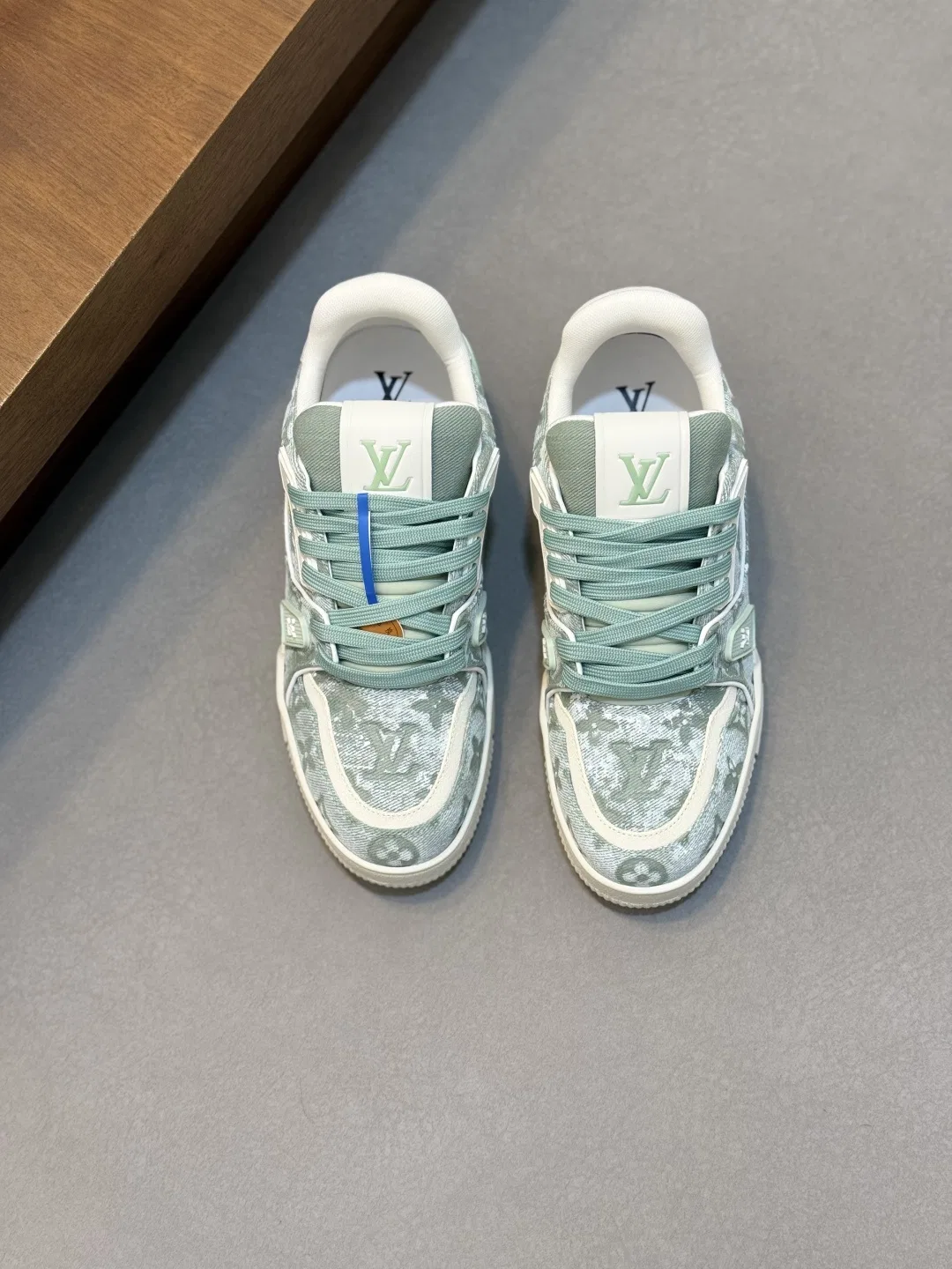 LV 27FW QVUSQNN 089 스니커즈 9