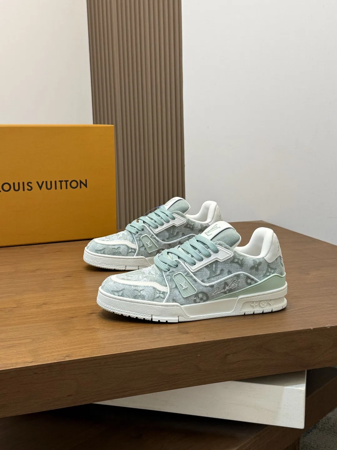 LV 27FW QVUSQNN 089 스니커즈 10
