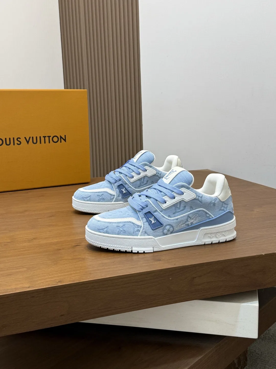LV 27FW QVUSQNN 089 스니커즈 16