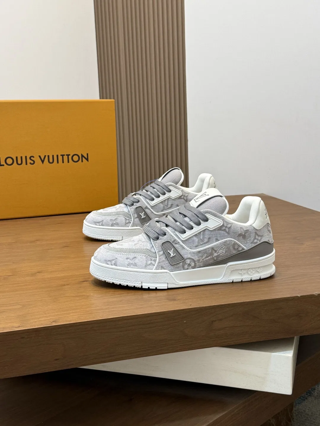 LV 27FW QVUSQNN 089 스니커즈 24