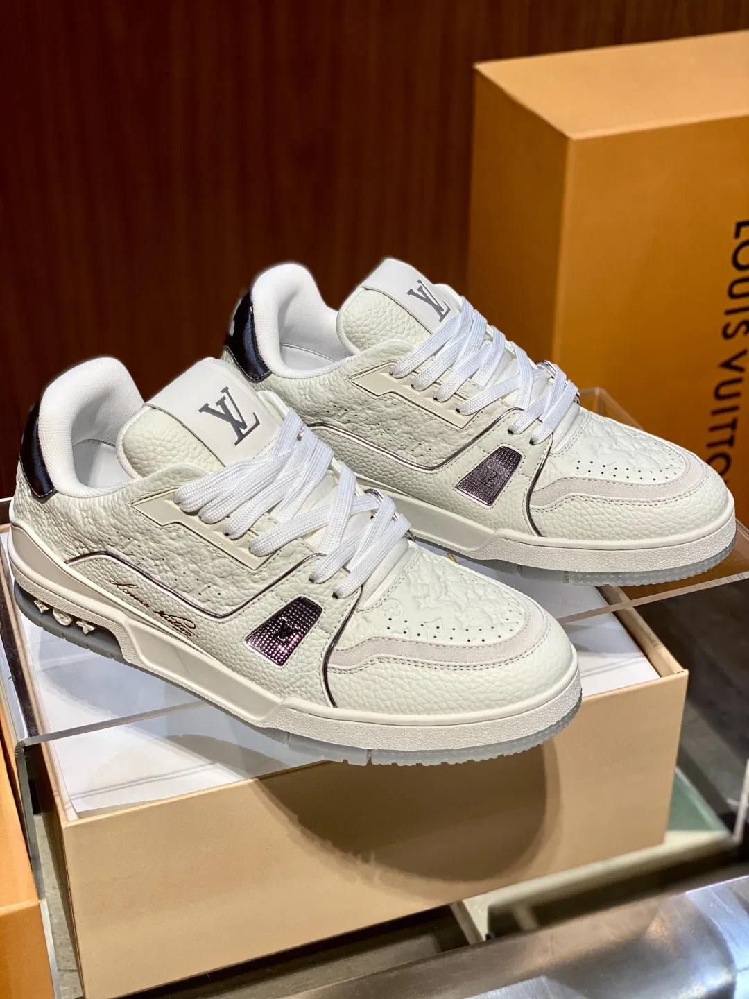 LV 27FW QVUSQNN 091 스니커즈 10