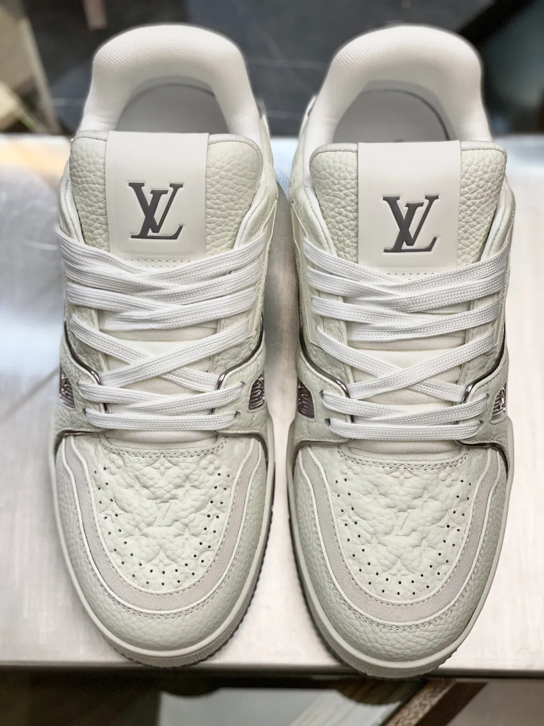 LV 27FW QVUSQNN 091 스니커즈 12