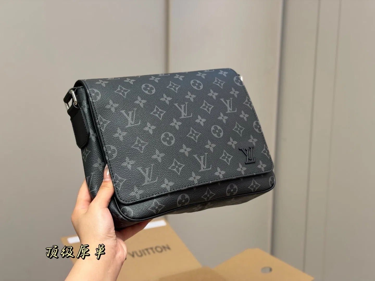 LV 27FW QVUSQNN 108 크로스백 9