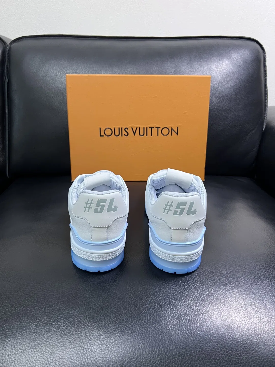 LV 27FW QVUSQNN 120 스니커즈 8