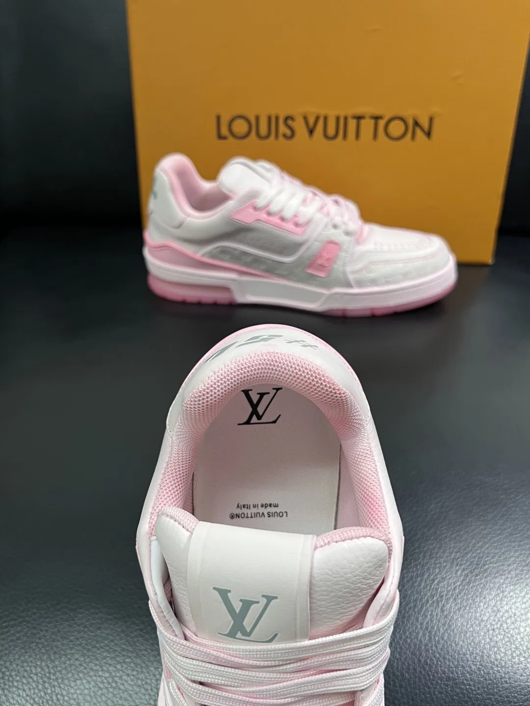 LV 27FW QVUSQNN 120 스니커즈 14