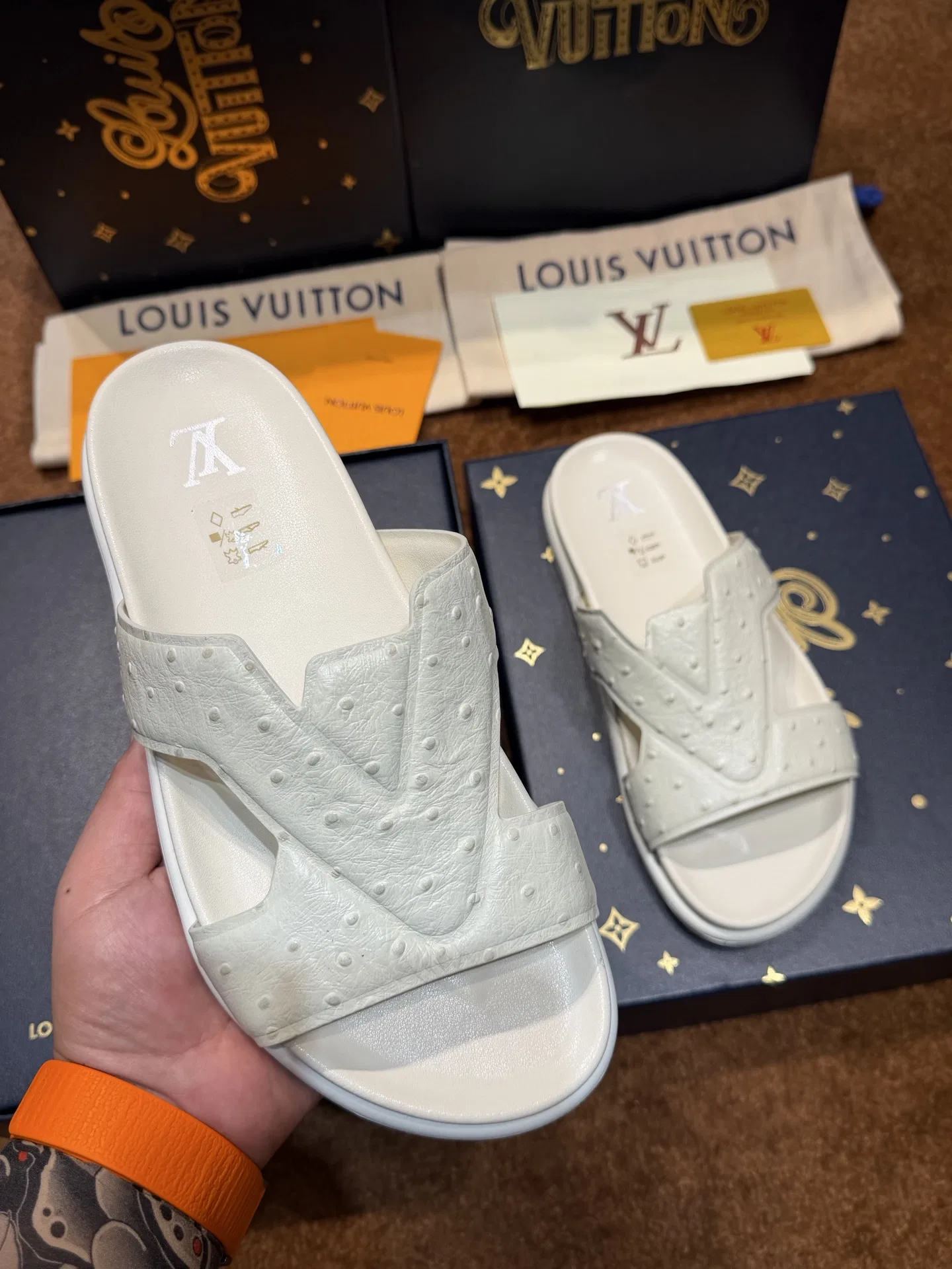 LV 27FW QVUSQNN 121 슬리퍼 8