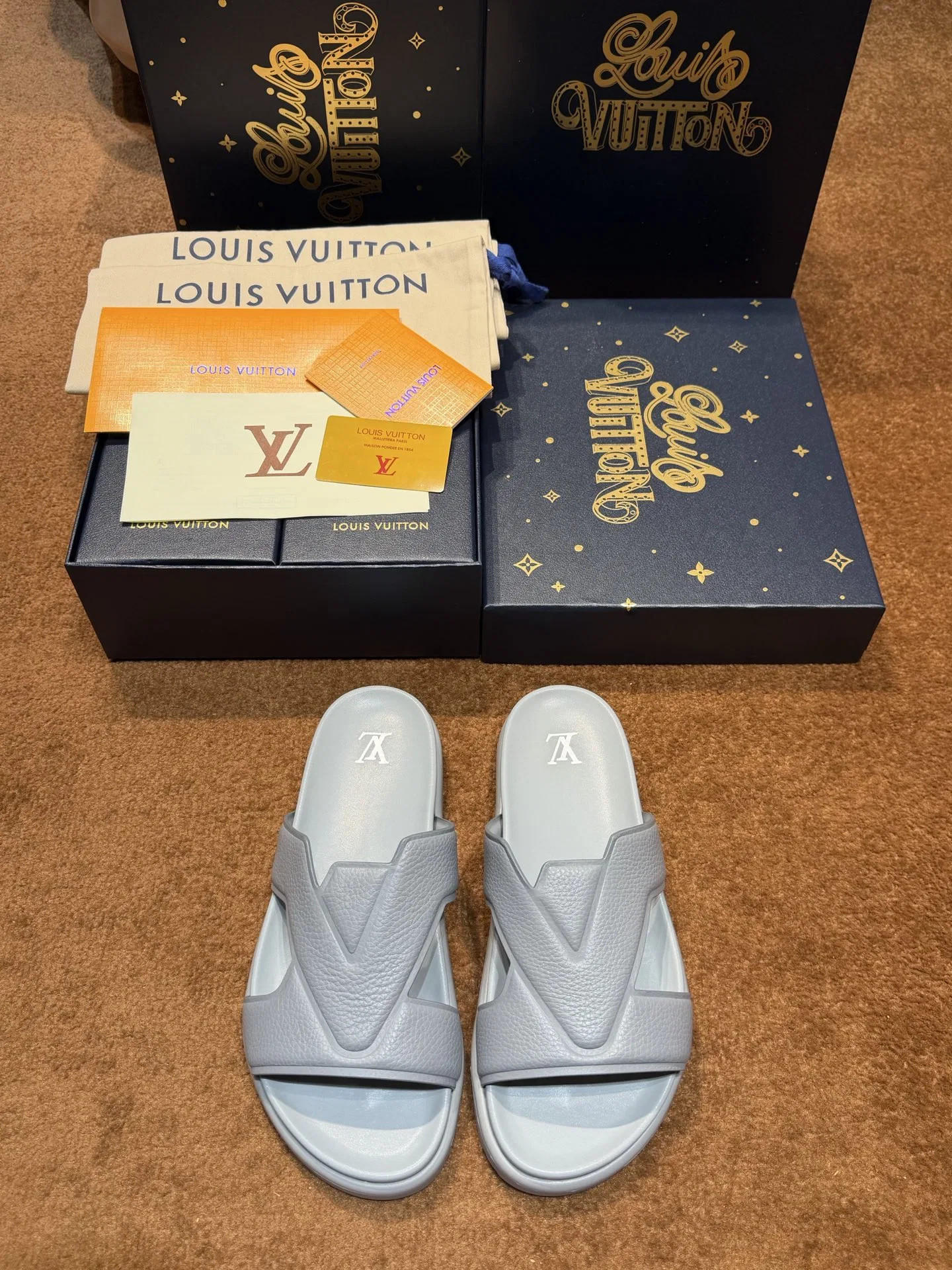 LV 27FW QVUSQNN 121 슬리퍼 10