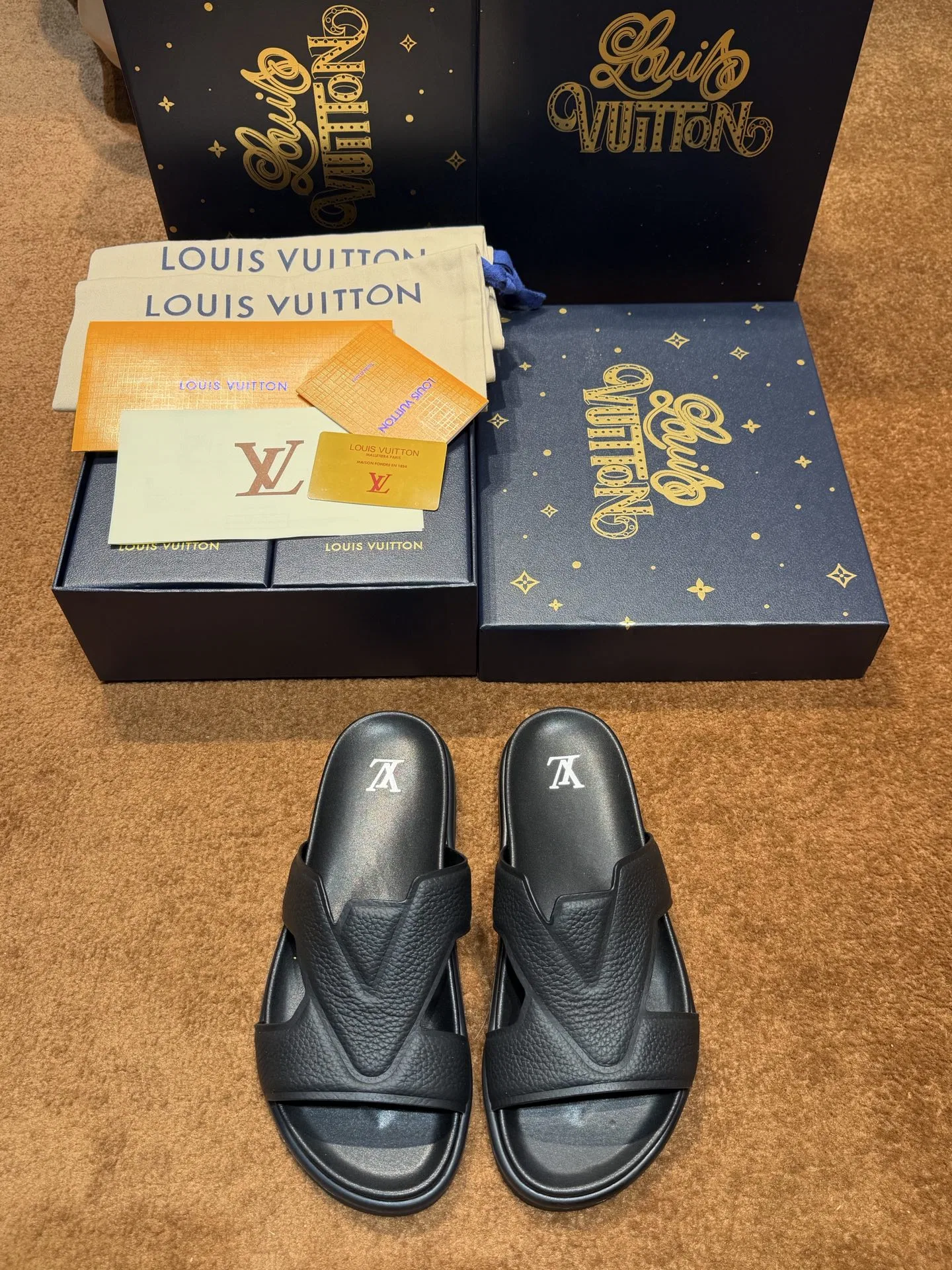 LV 27FW QVUSQNN 121 슬리퍼 15