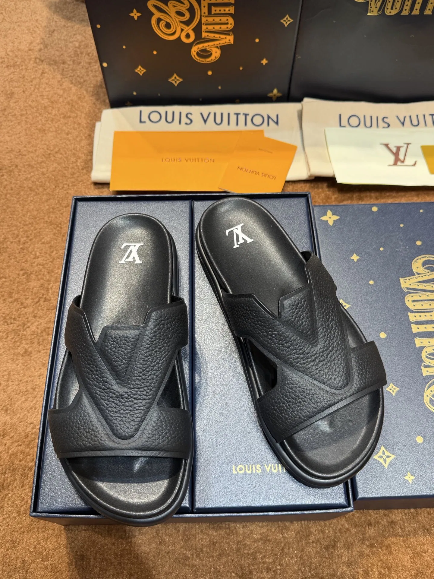 LV 27FW QVUSQNN 121 슬리퍼 17