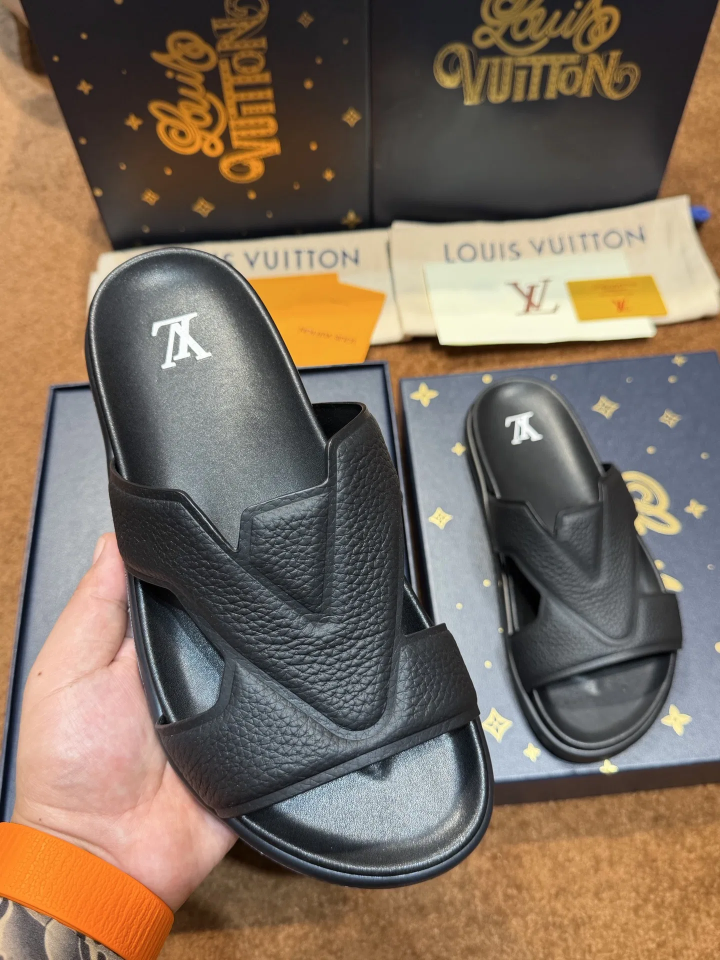 LV 27FW QVUSQNN 121 슬리퍼 18