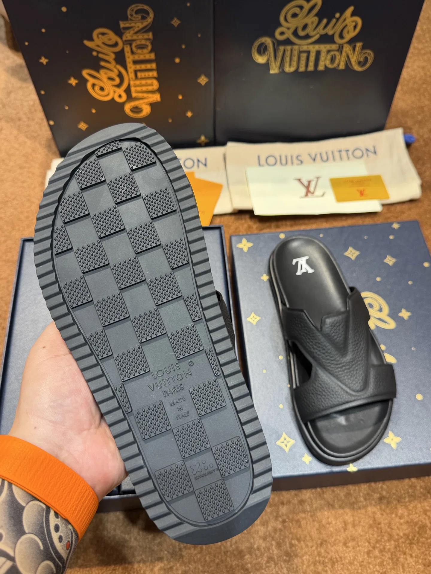 LV 27FW QVUSQNN 121 슬리퍼 19