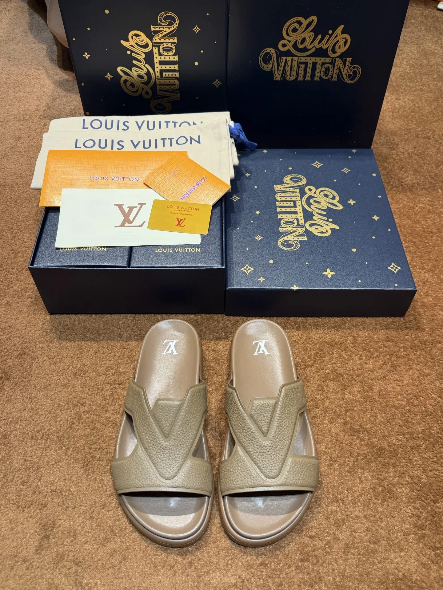LV 27FW QVUSQNN 121 슬리퍼 20