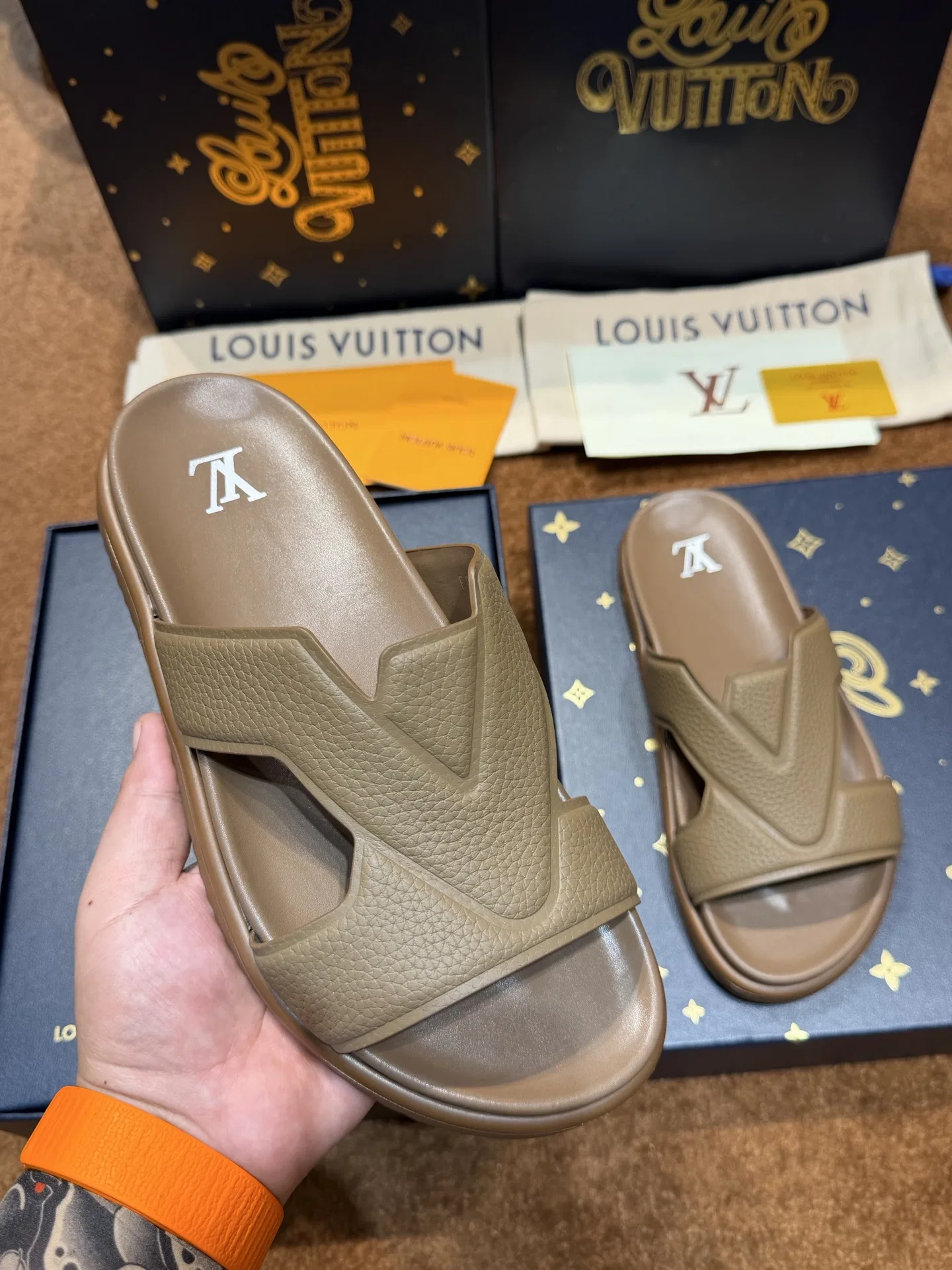 LV 27FW QVUSQNN 121 슬리퍼 23