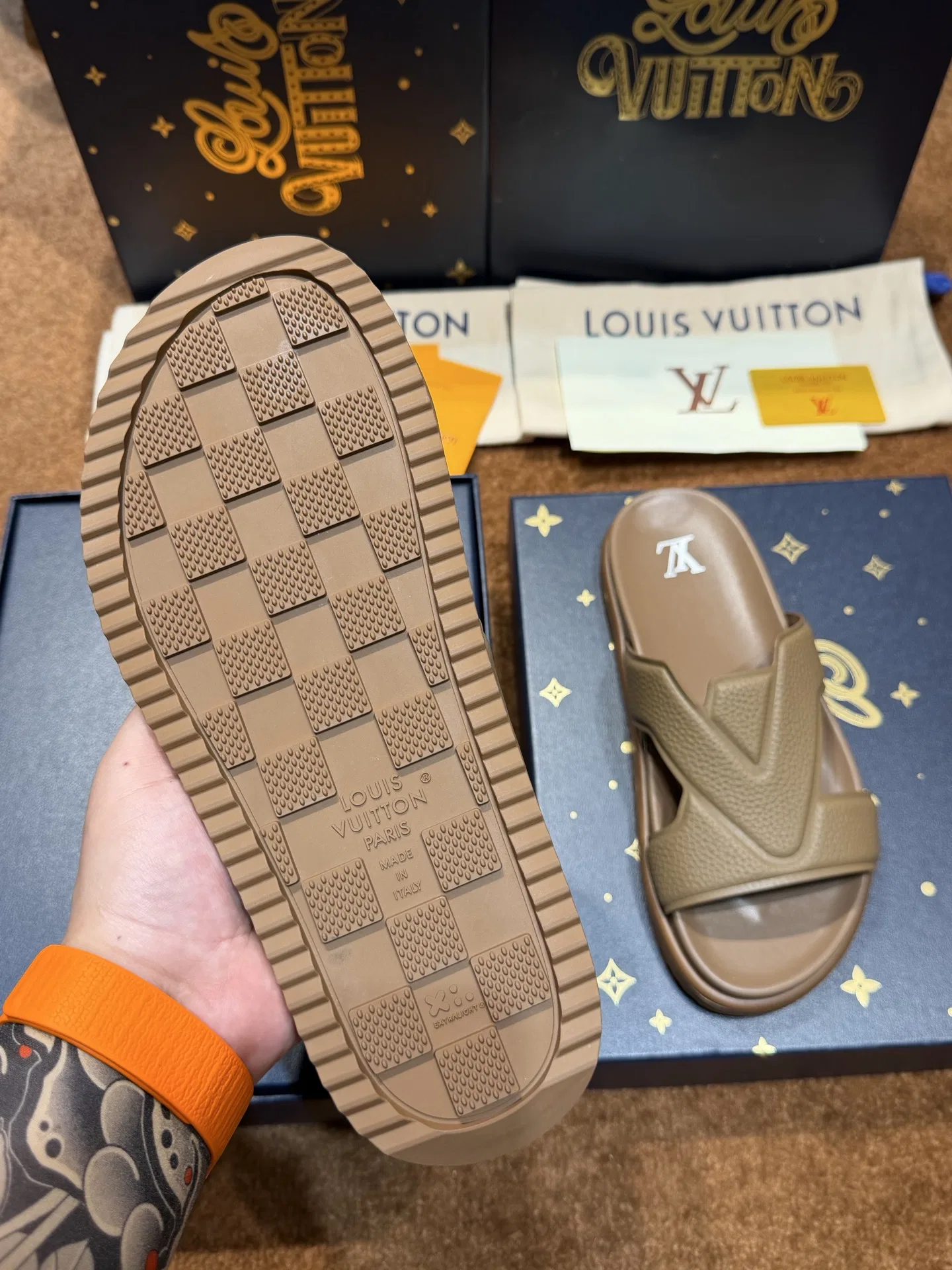 LV 27FW QVUSQNN 121 슬리퍼 24