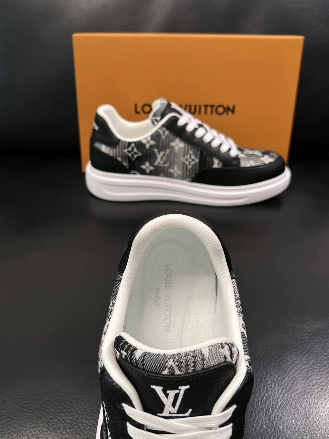 LV 27FW QVUSQNN 122 스니커즈 7
