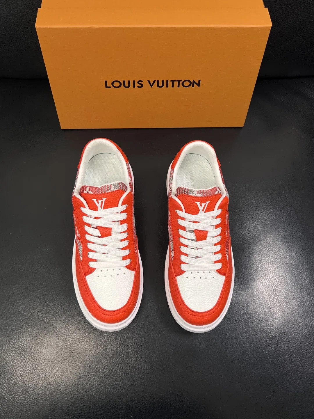 LV 27FW QVUSQNN 122 스니커즈 12