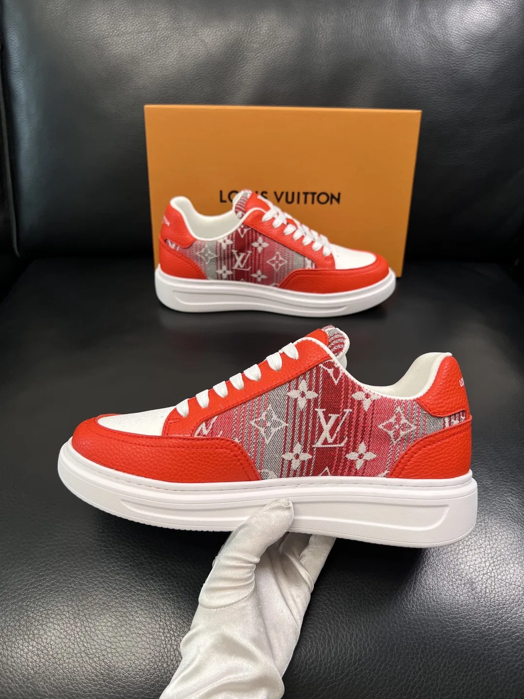 LV 27FW QVUSQNN 122 스니커즈 14