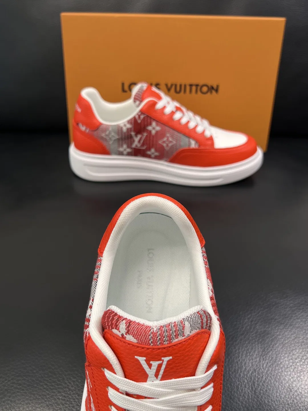 LV 27FW QVUSQNN 122 스니커즈 16