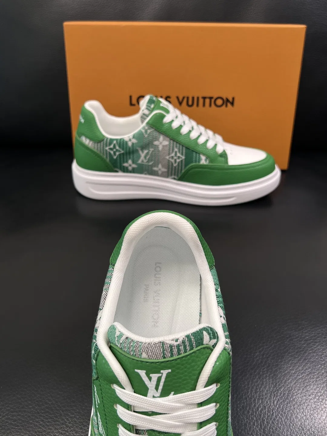 LV 27FW QVUSQNN 122 스니커즈 24